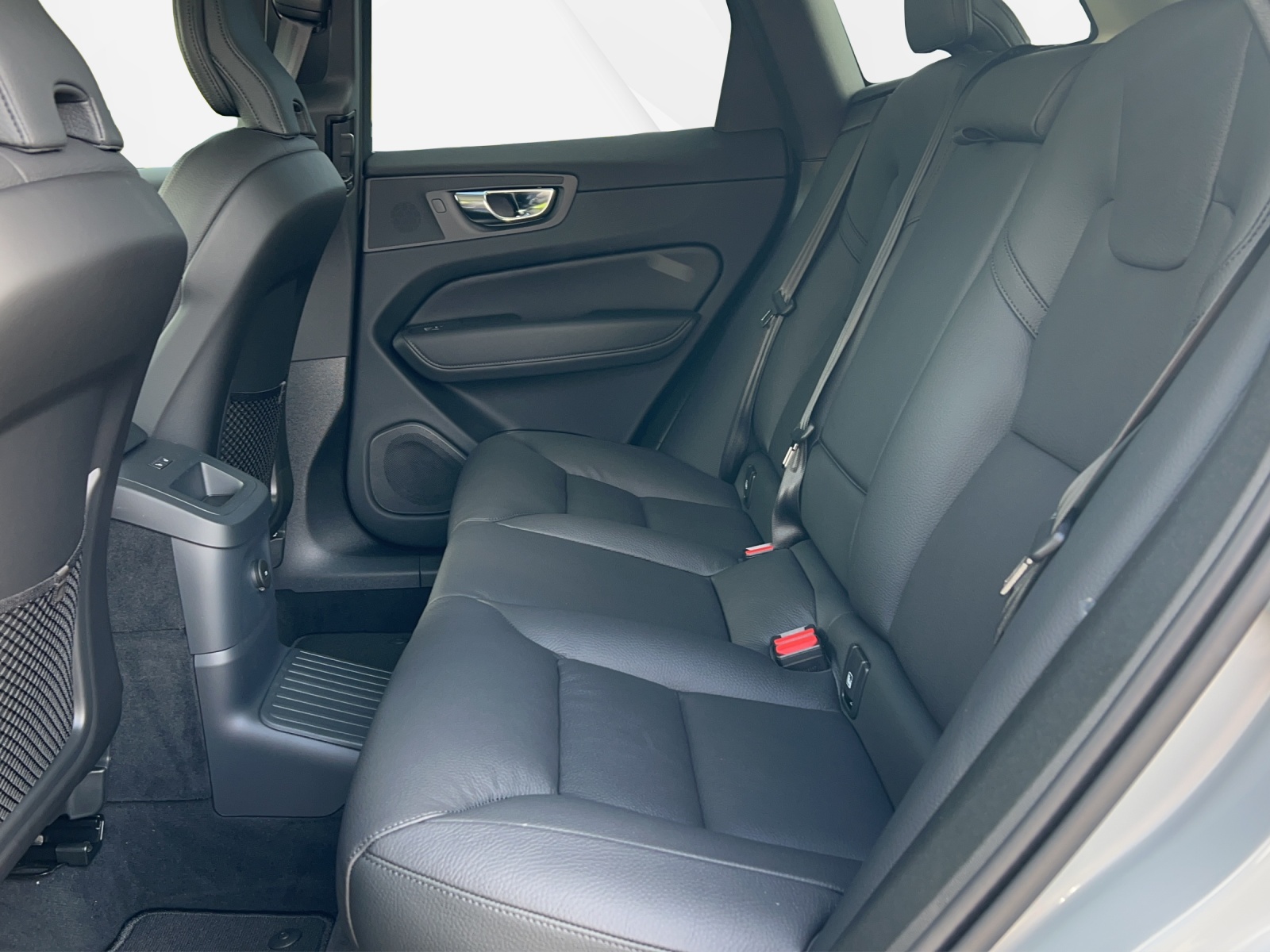 VOLVO XC60 2.0 T6 TE Plus Dark eAWD-image-13