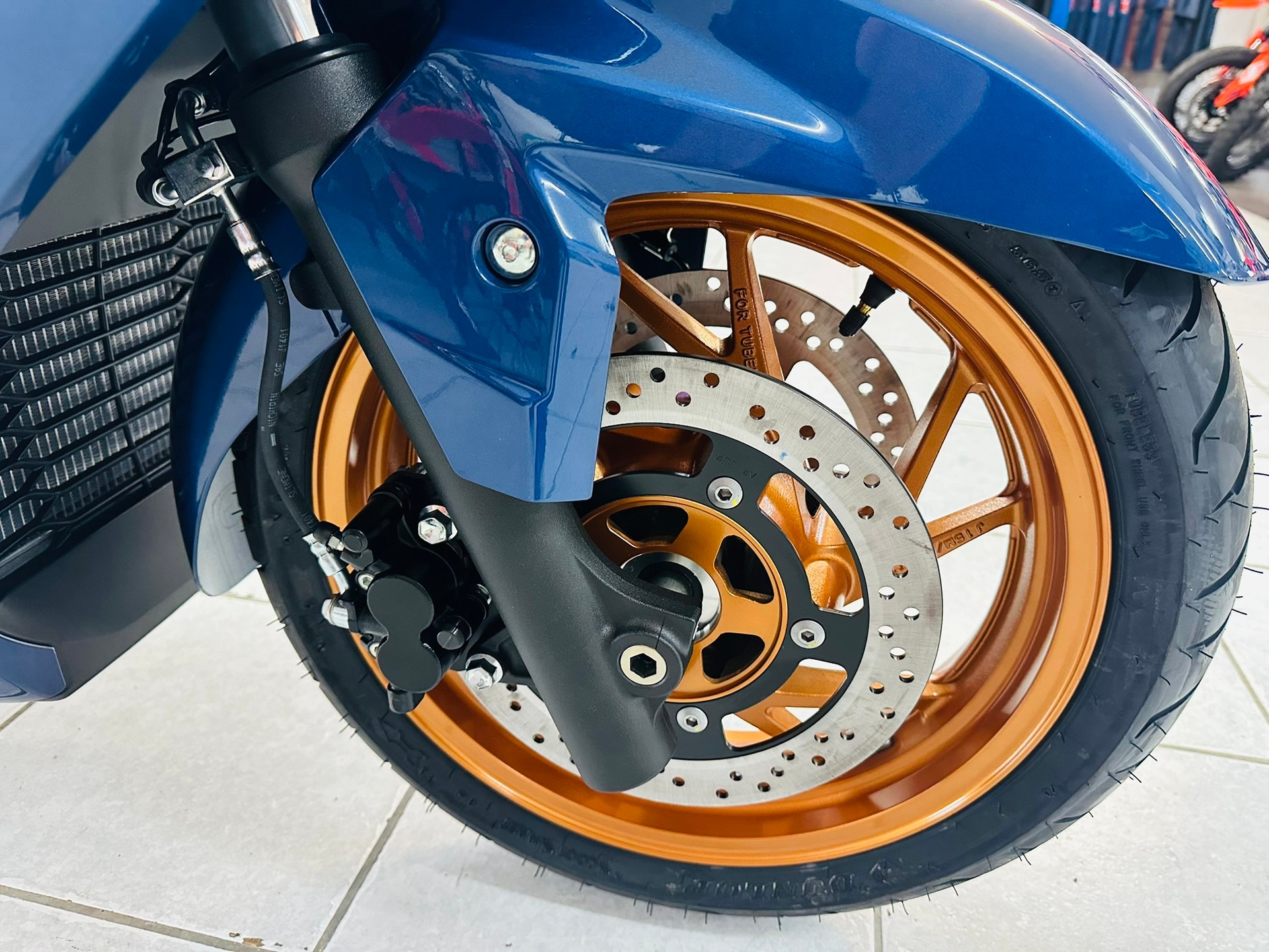 SUZUKI Burgmann-showroom-element-2