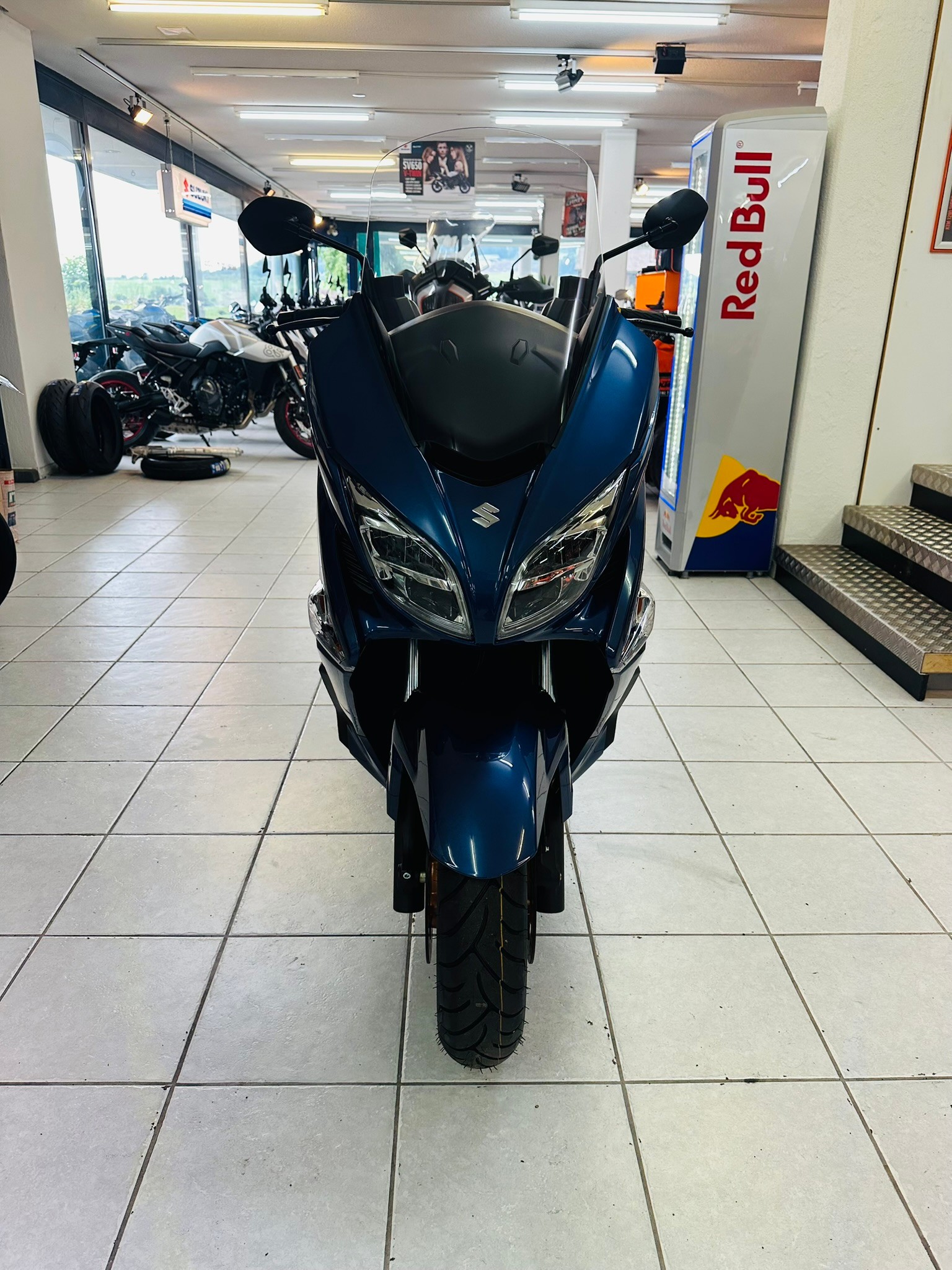 SUZUKI Burgmann-showroom-element-1