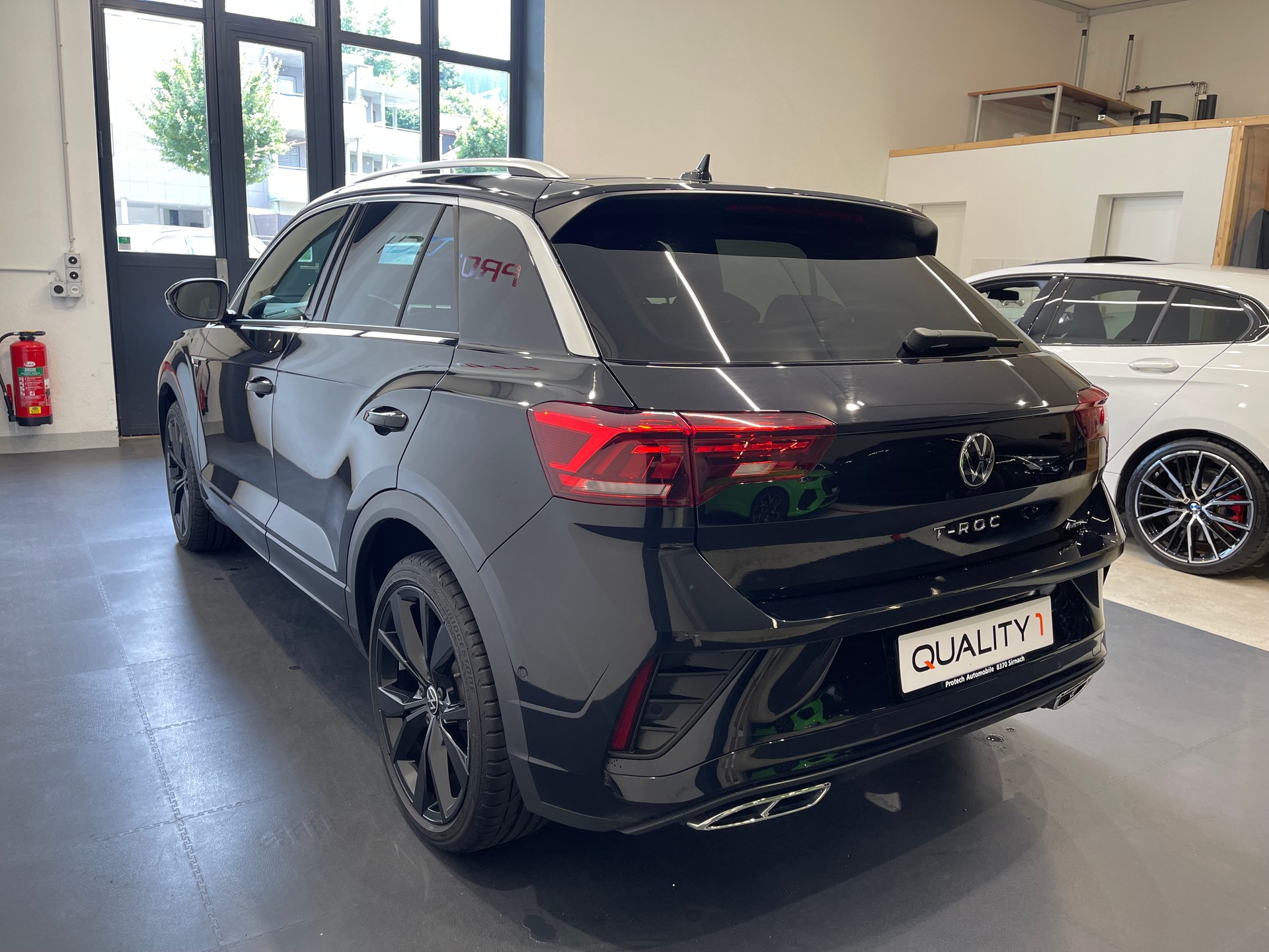 VW T-Roc 2.0 TSI R-Line DSG 4Motion*BLACK-LINE*-image-3