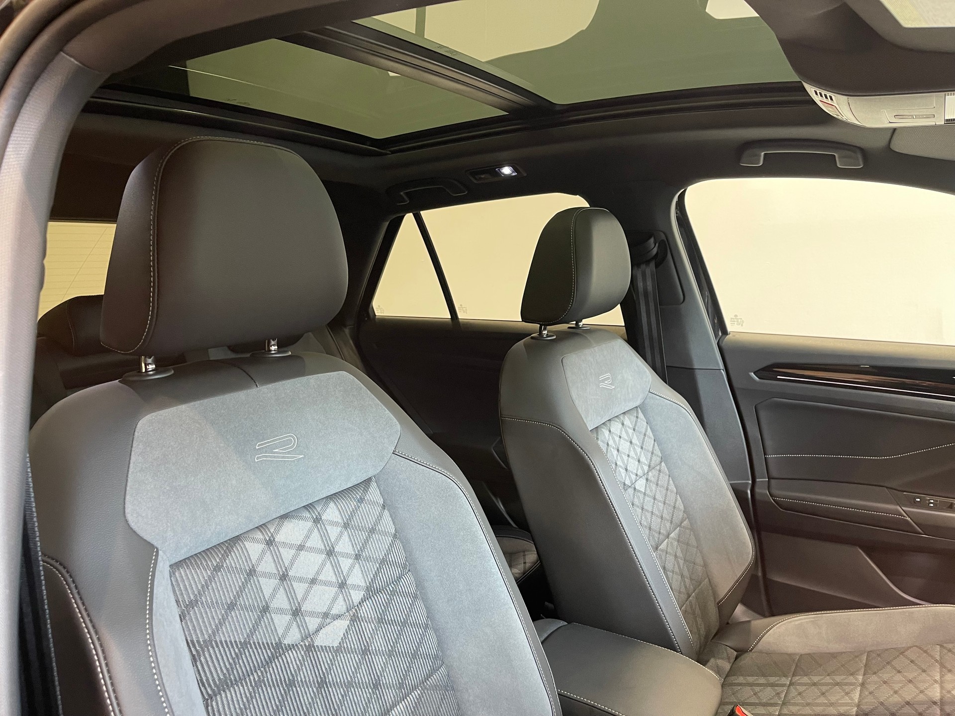 VW T-Roc 2.0 TSI R-Line DSG 4Motion*BLACK-LINE*-image-13