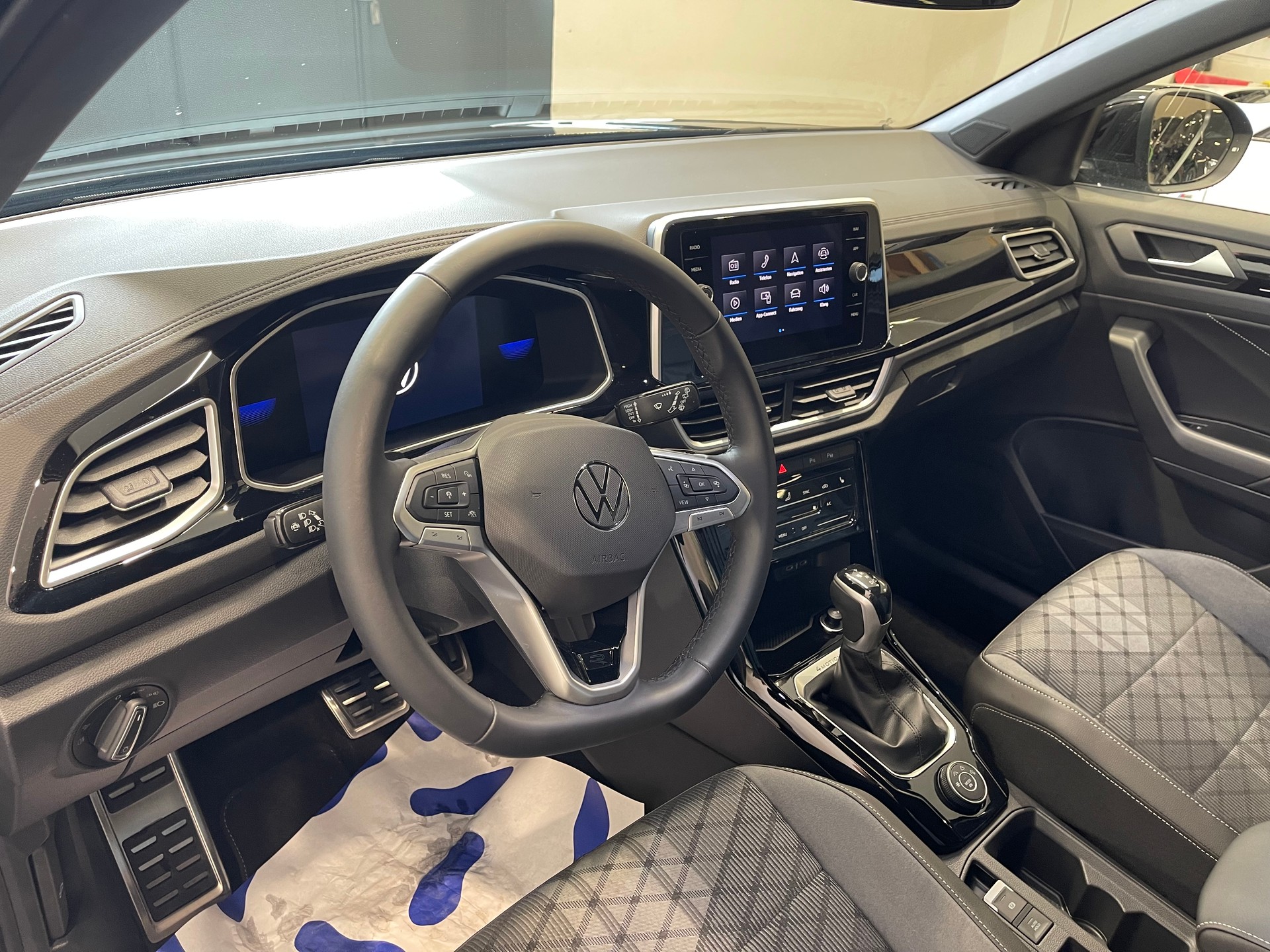 VW T-Roc 2.0 TSI R-Line DSG 4Motion*BLACK-LINE*-image-10