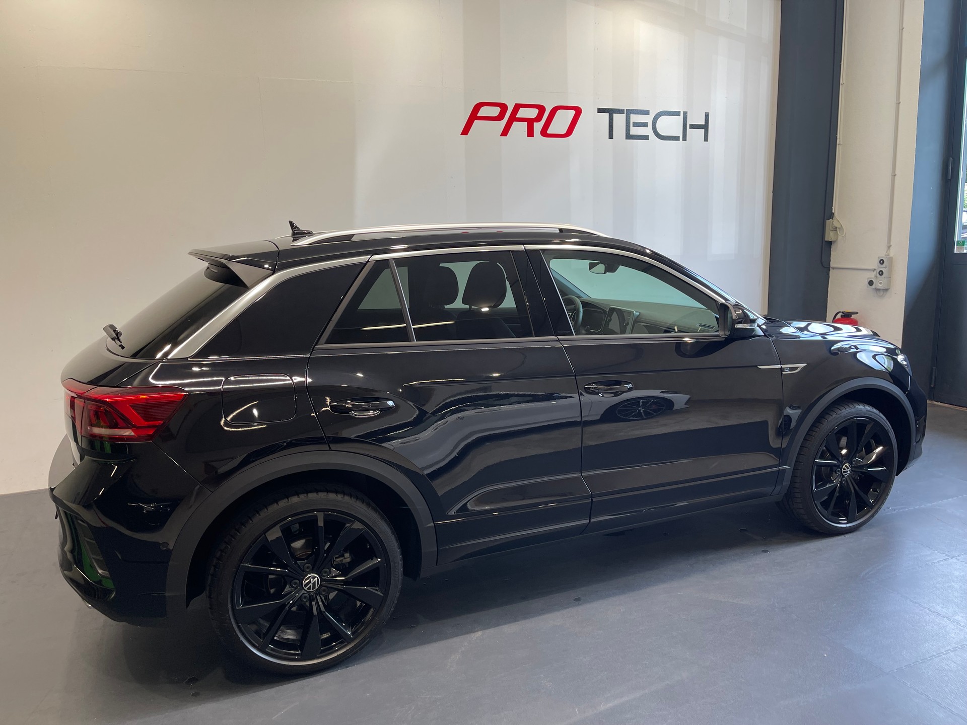 VW T-Roc 2.0 TSI R-Line DSG 4Motion*BLACK-LINE*-image-4
