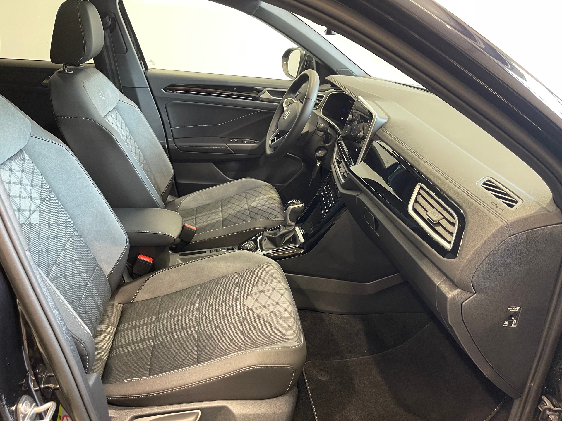 VW T-Roc 2.0 TSI R-Line DSG 4Motion*BLACK-LINE*-image-12