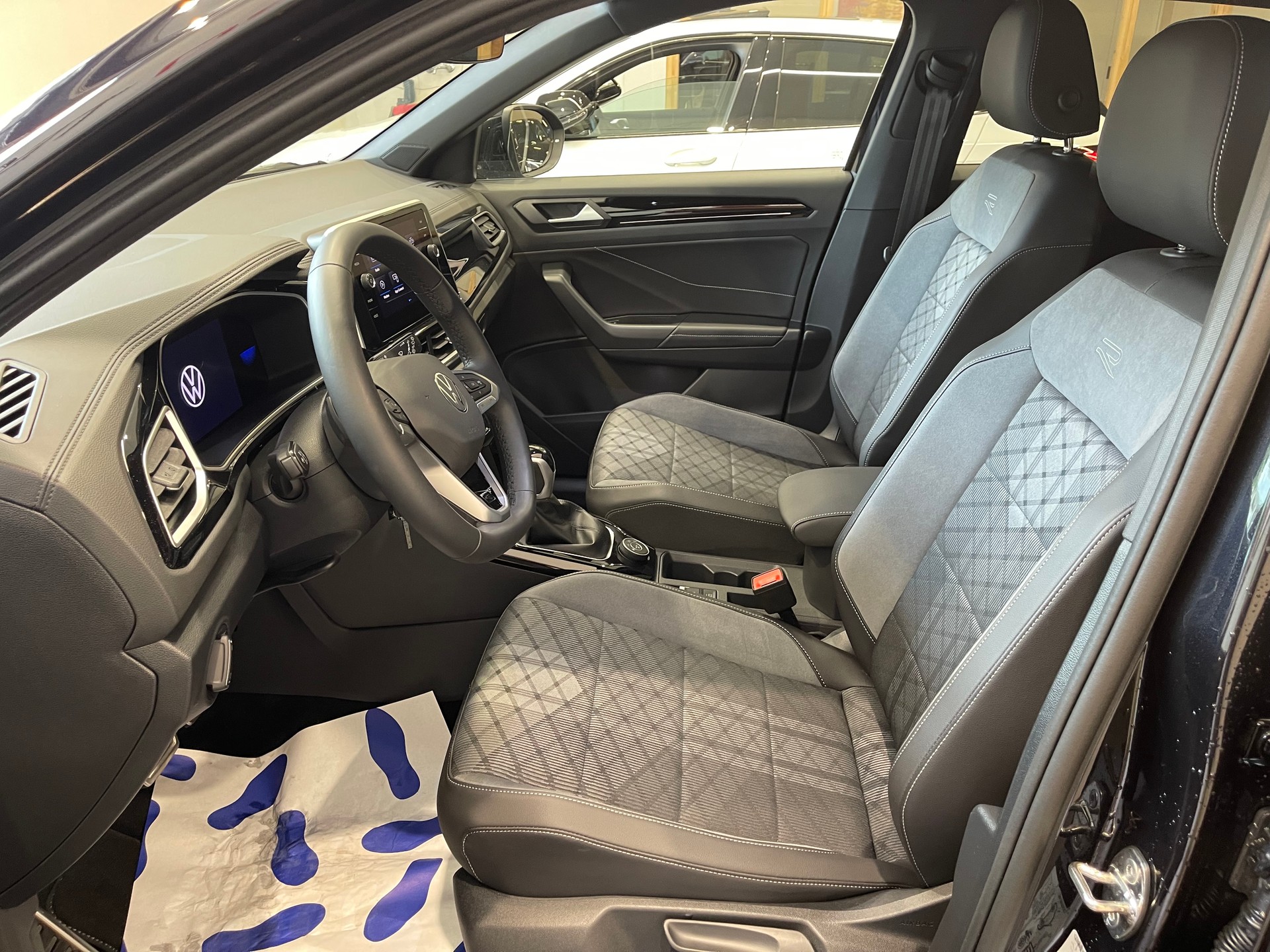 VW T-Roc 2.0 TSI R-Line DSG 4Motion*BLACK-LINE*-image-8