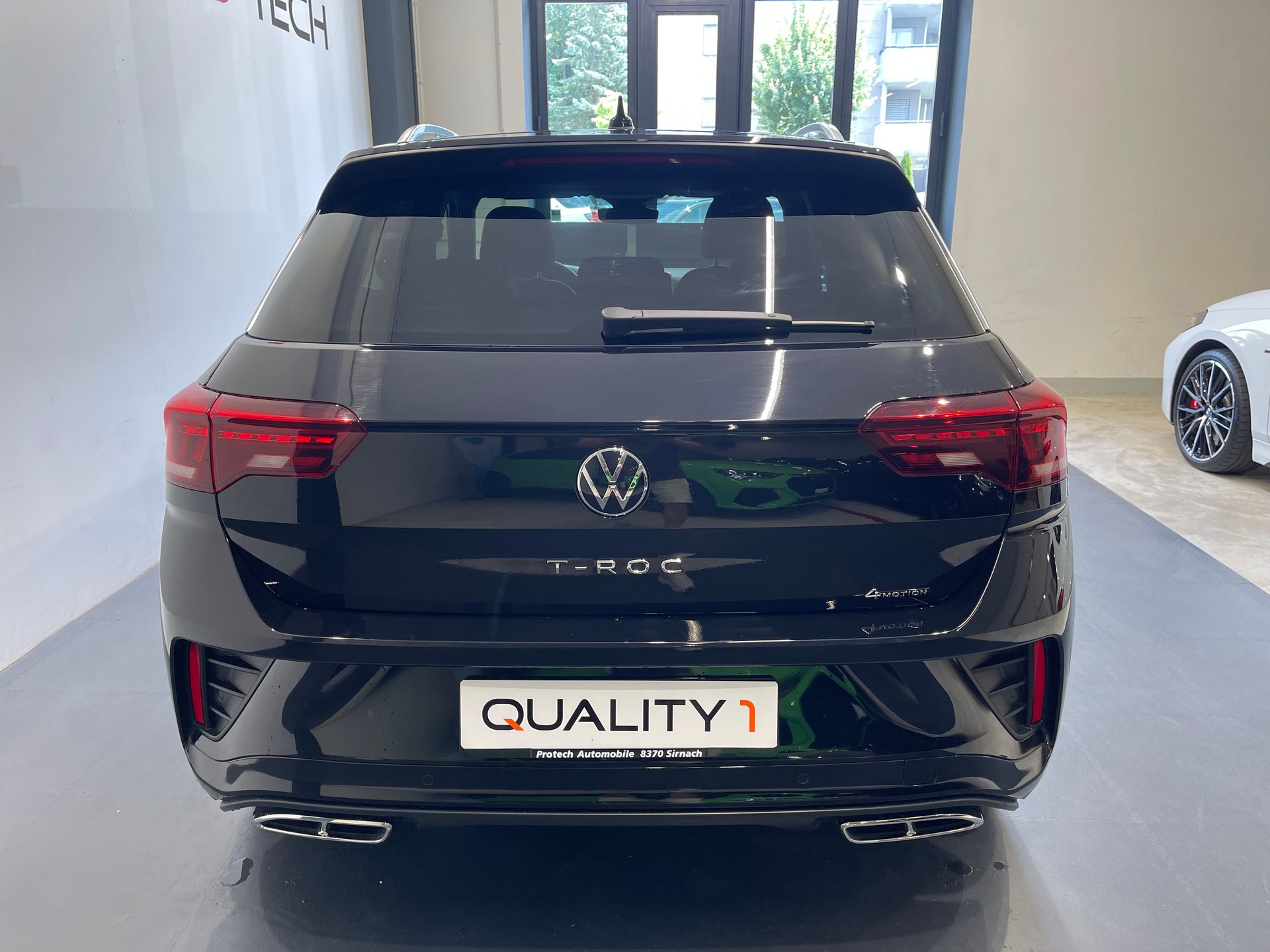 VW T-Roc 2.0 TSI R-Line DSG 4Motion*BLACK-LINE*-image-2