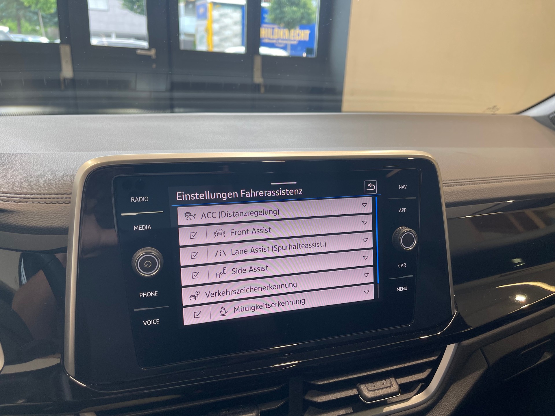 VW T-Roc 2.0 TSI R-Line DSG 4Motion*BLACK-LINE*-image-18