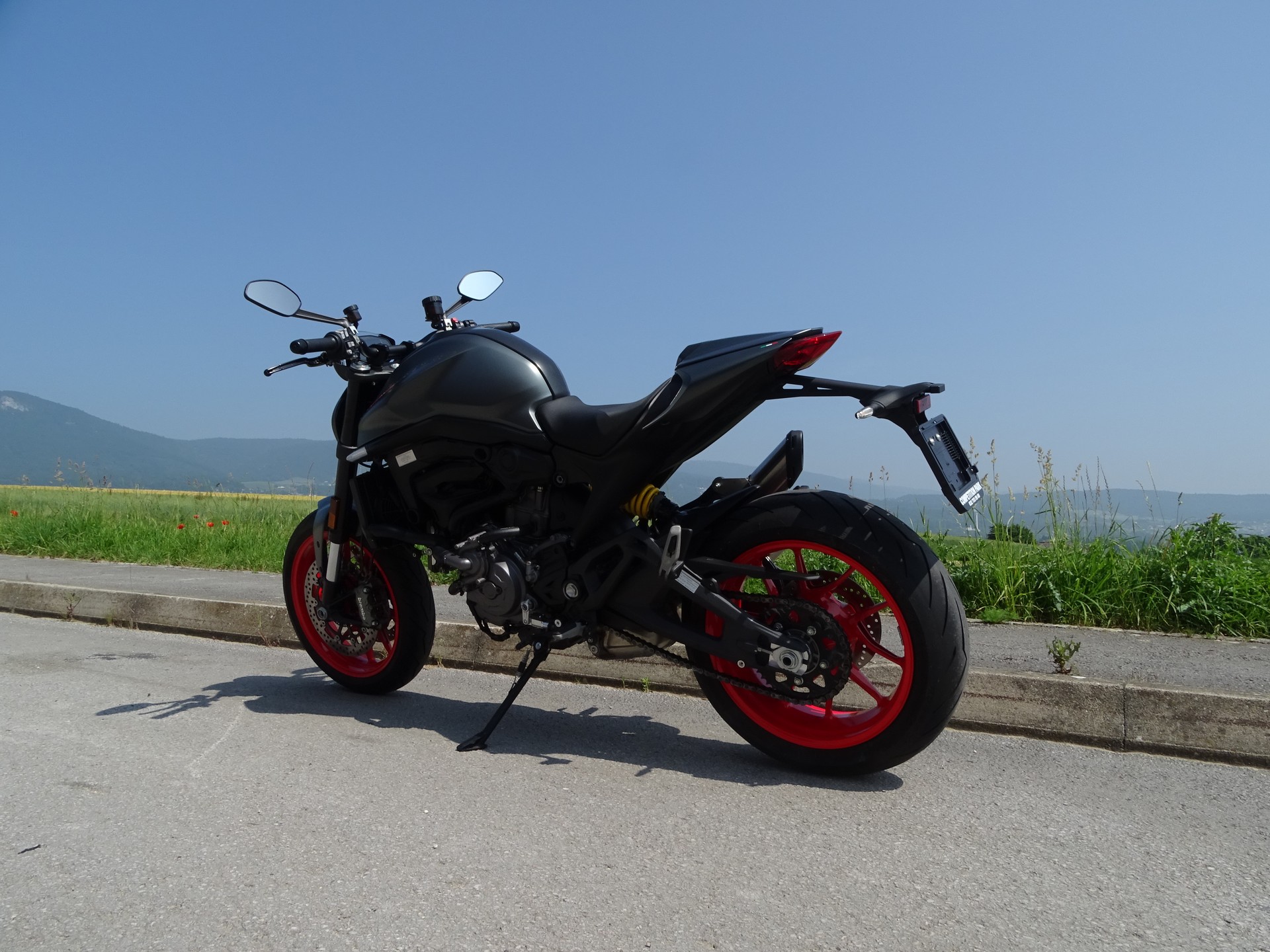 DUCATI Monster + 937-image-3