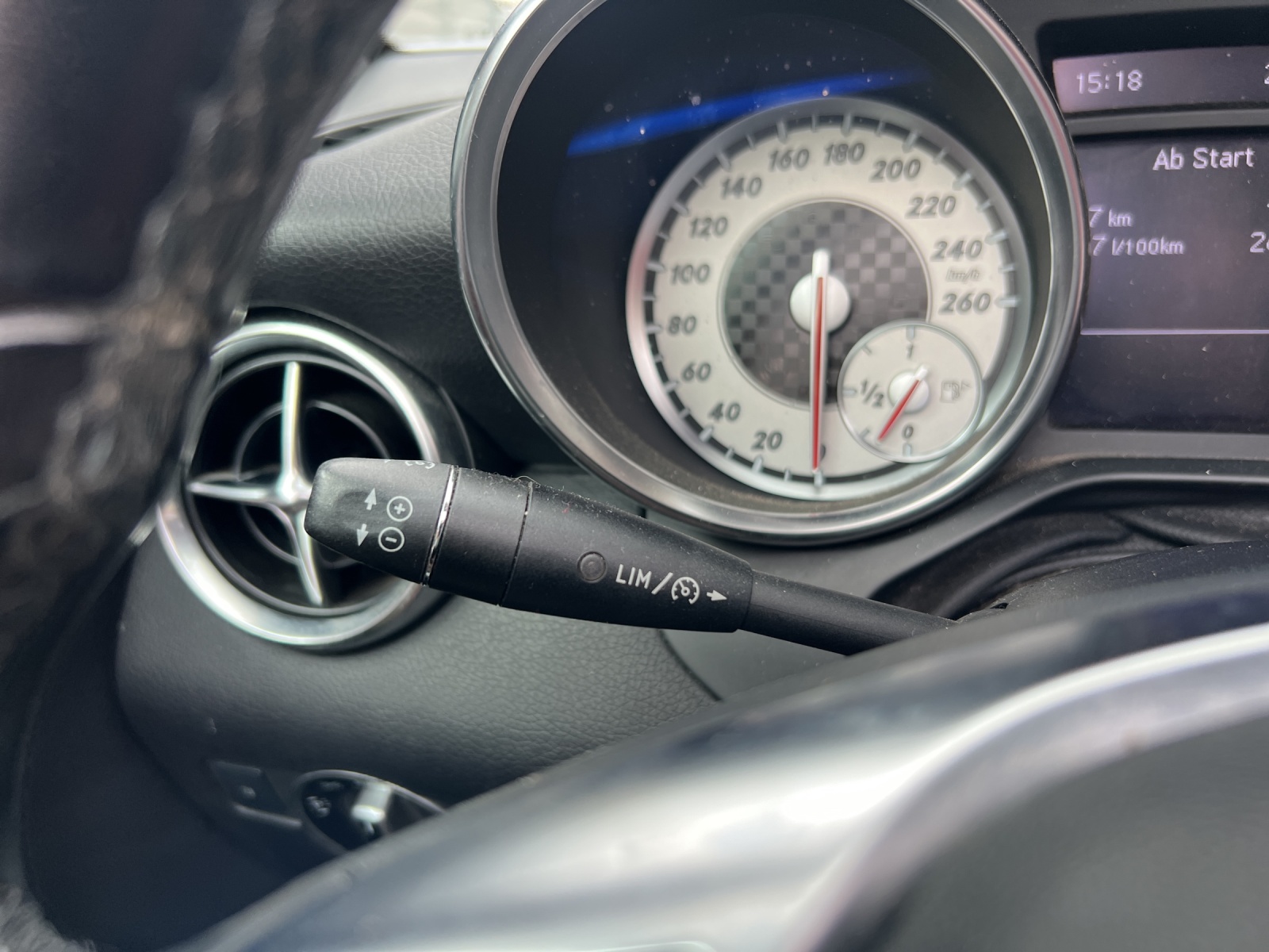 MERCEDES-BENZ SLK 200-image-16