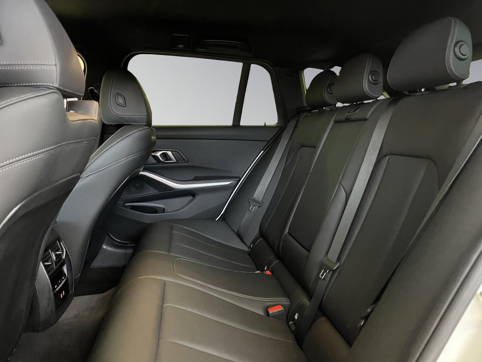 BMW 320d xDrive Touring M Sport-image-15