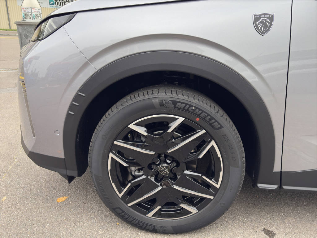 PEUGEOT 3008 1.2 Hybrid GT-image-8