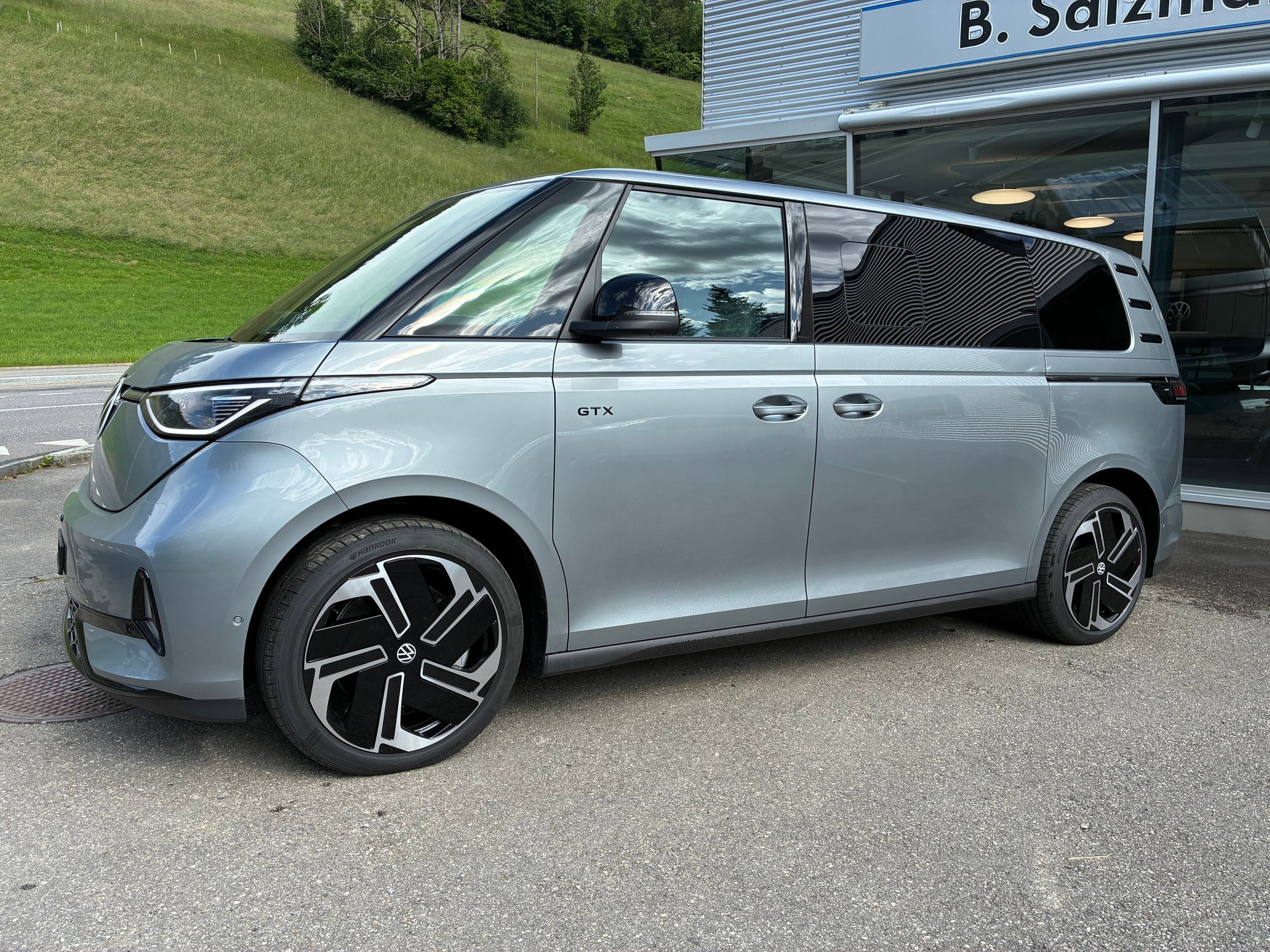 VW ID.Buzz LWB GTX 4 Motion-image-1