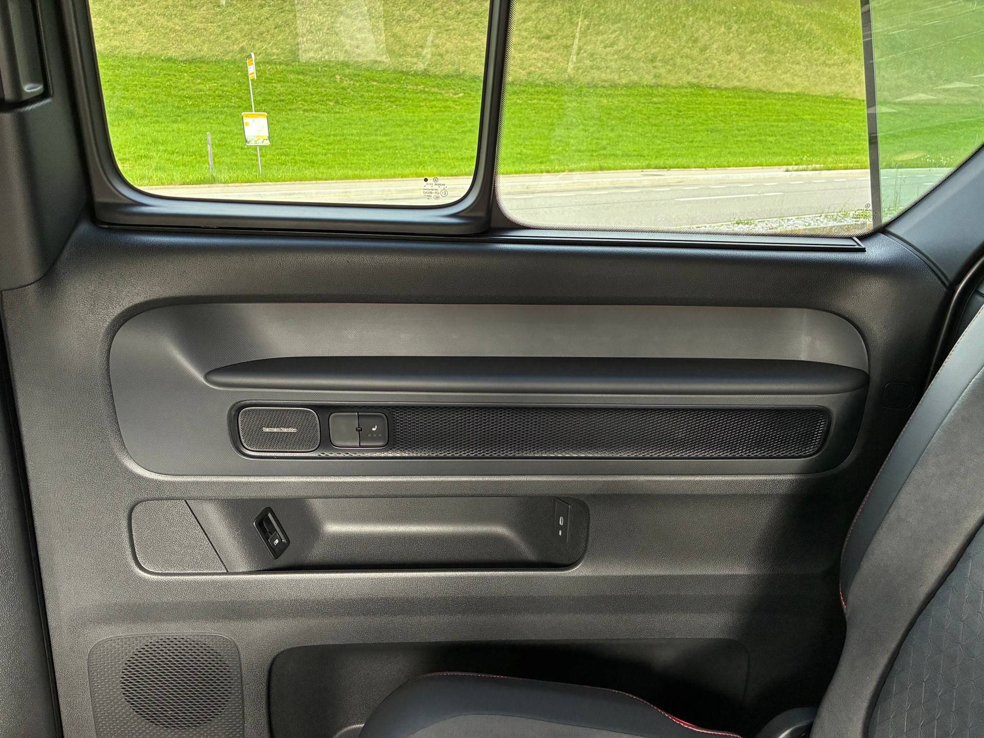 VW ID.Buzz LWB GTX 4 Motion-image-12