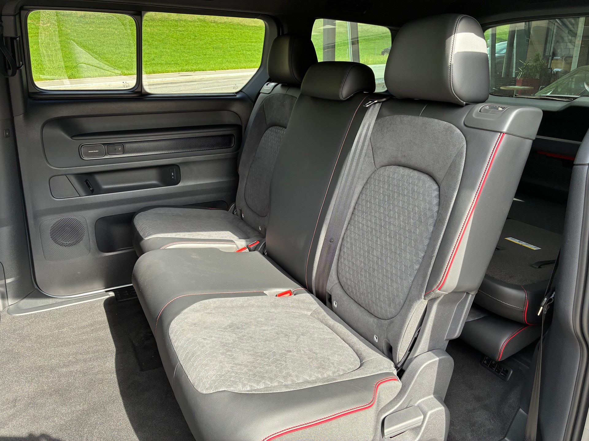 VW ID.Buzz LWB GTX 4 Motion-image-8