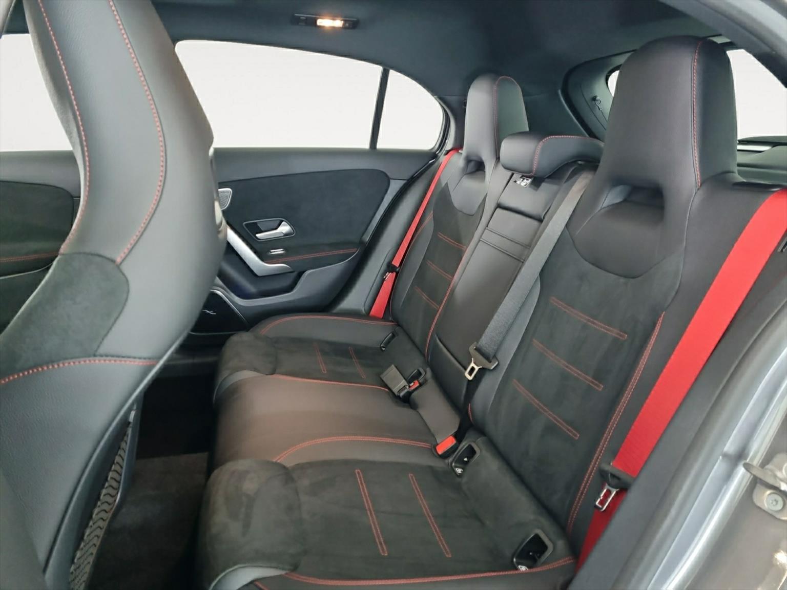 MERCEDES-BENZ A 45 AMG S 4Matic+-image-14