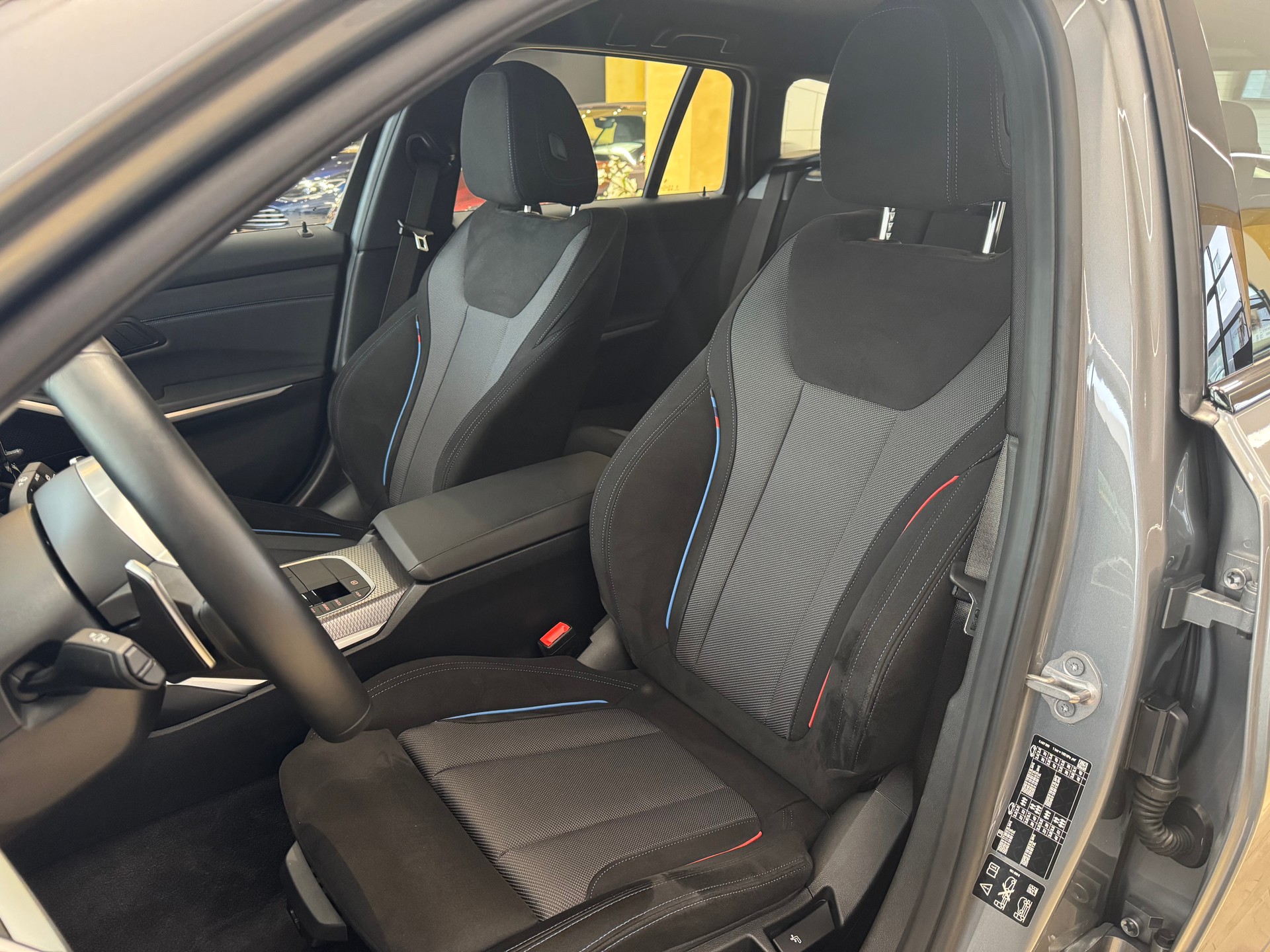 BMW 330i Touring xDrive Steptronic M Sport-image-14