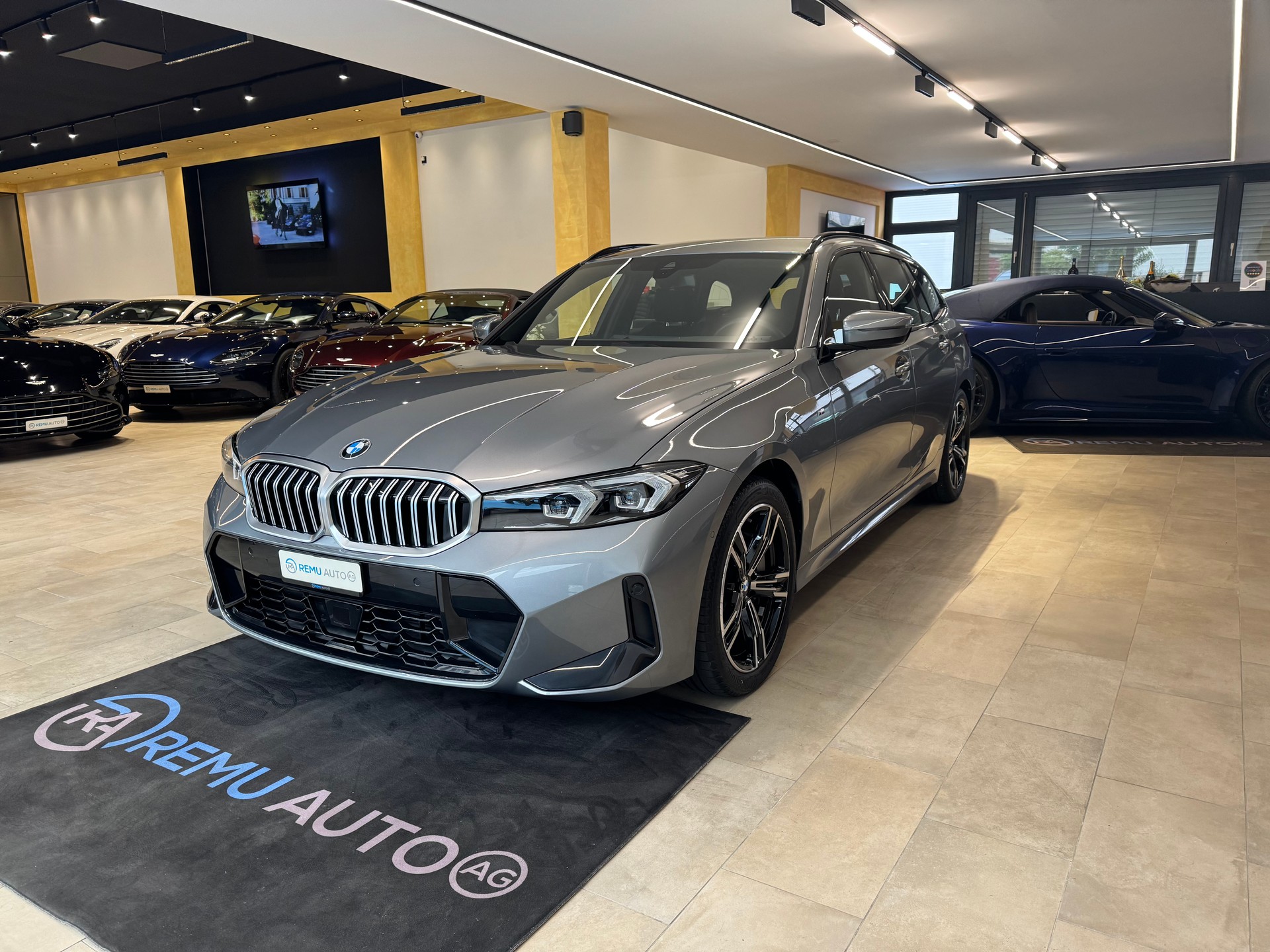 BMW 330i Touring xDrive Steptronic M Sport-image-6