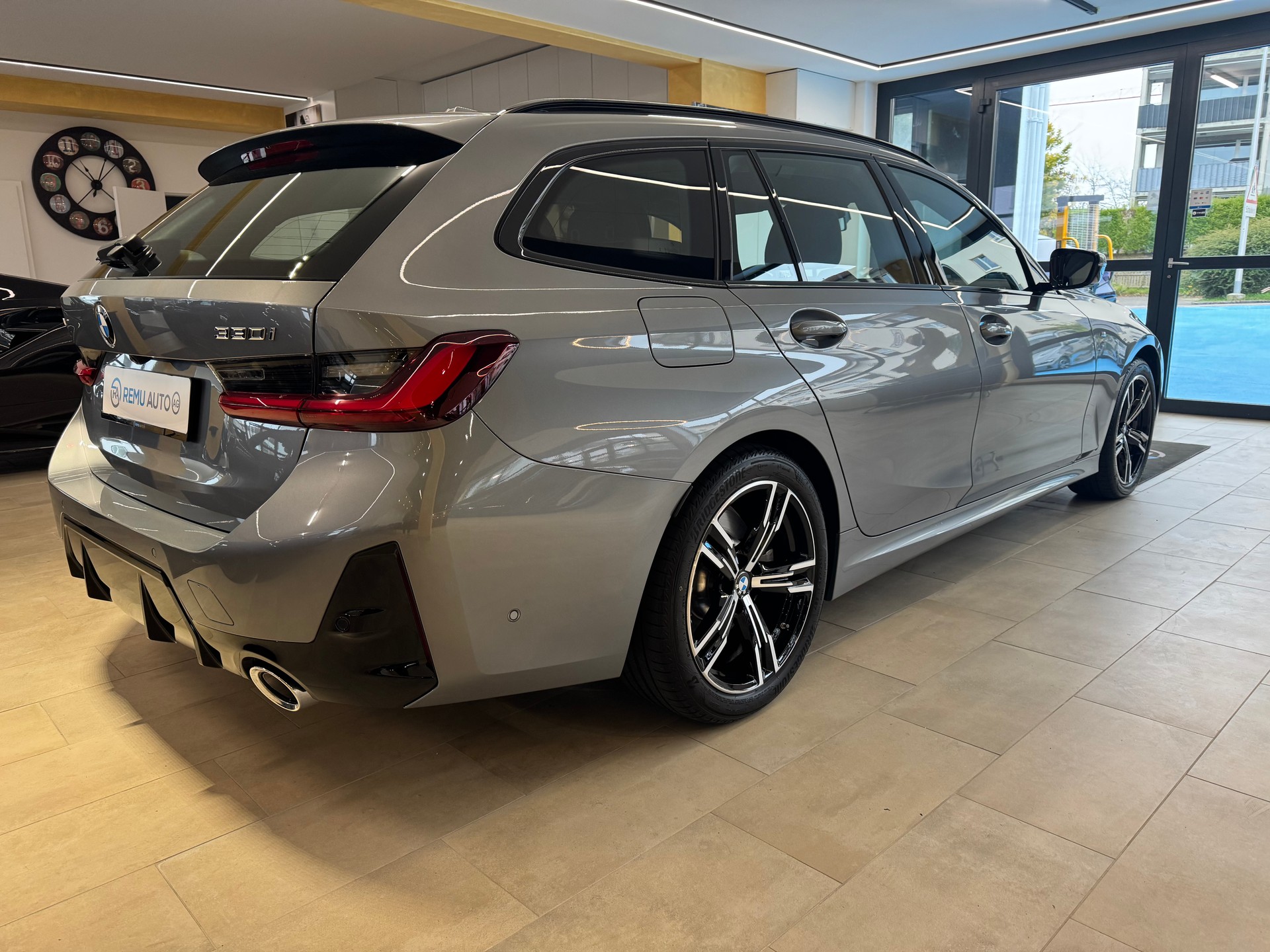 BMW 330i Touring xDrive Steptronic M Sport-image-2