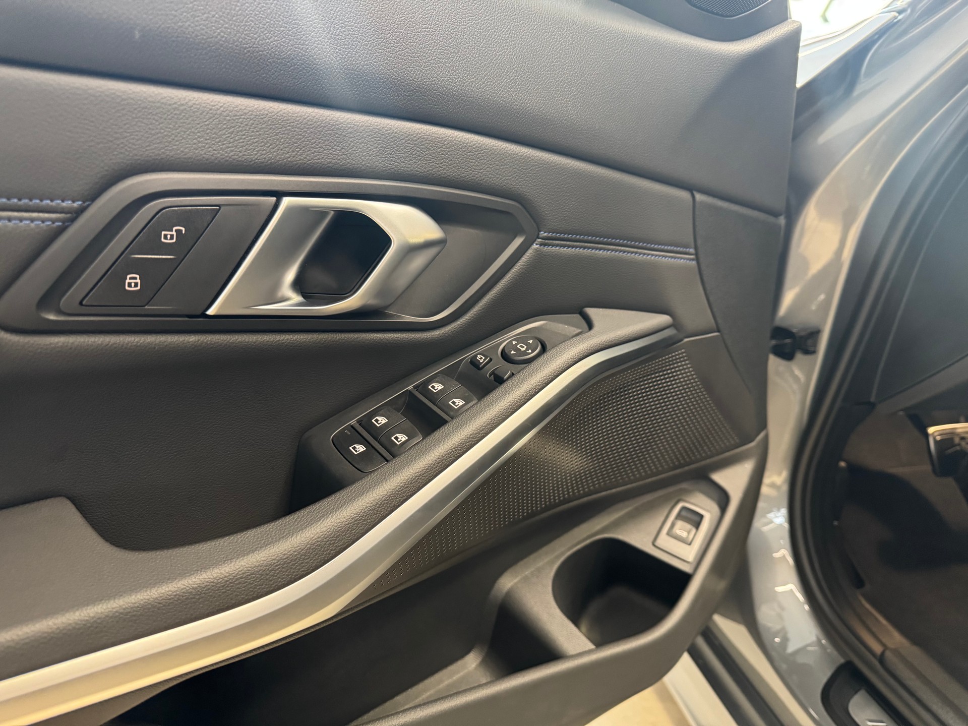 BMW 330i Touring xDrive Steptronic M Sport-image-25