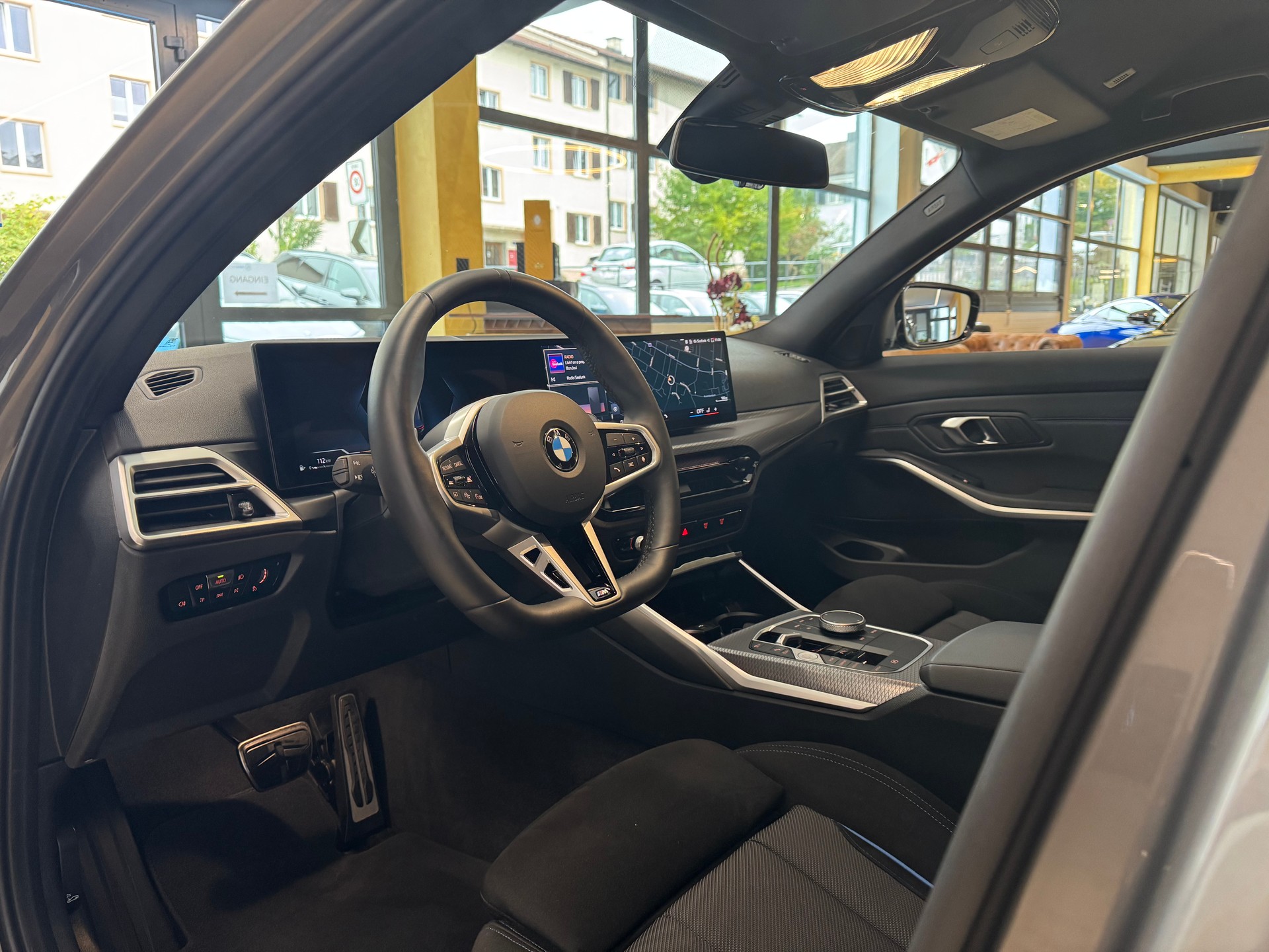 BMW 330i Touring xDrive Steptronic M Sport-image-12