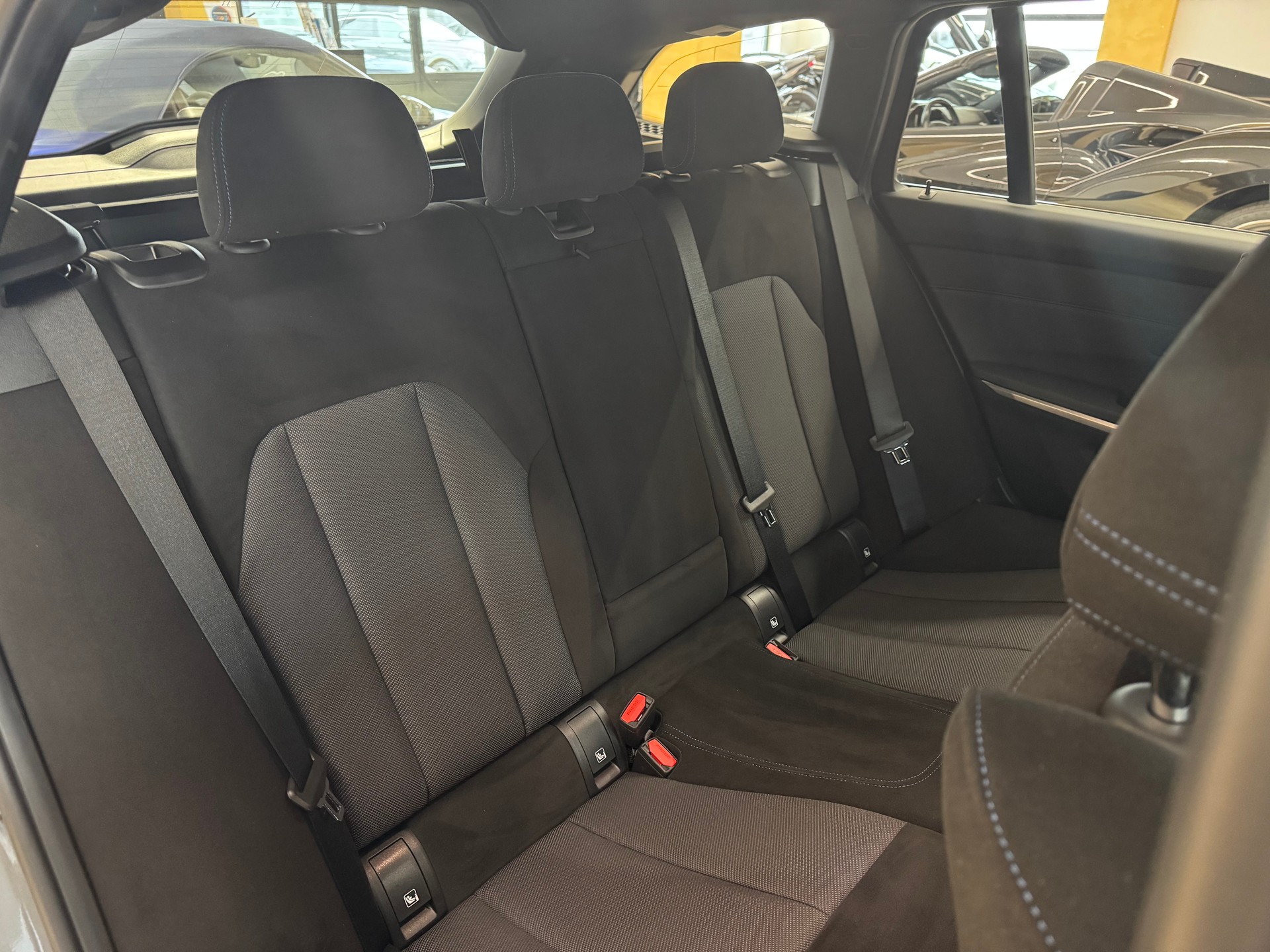 BMW 330i Touring xDrive Steptronic M Sport-image-19