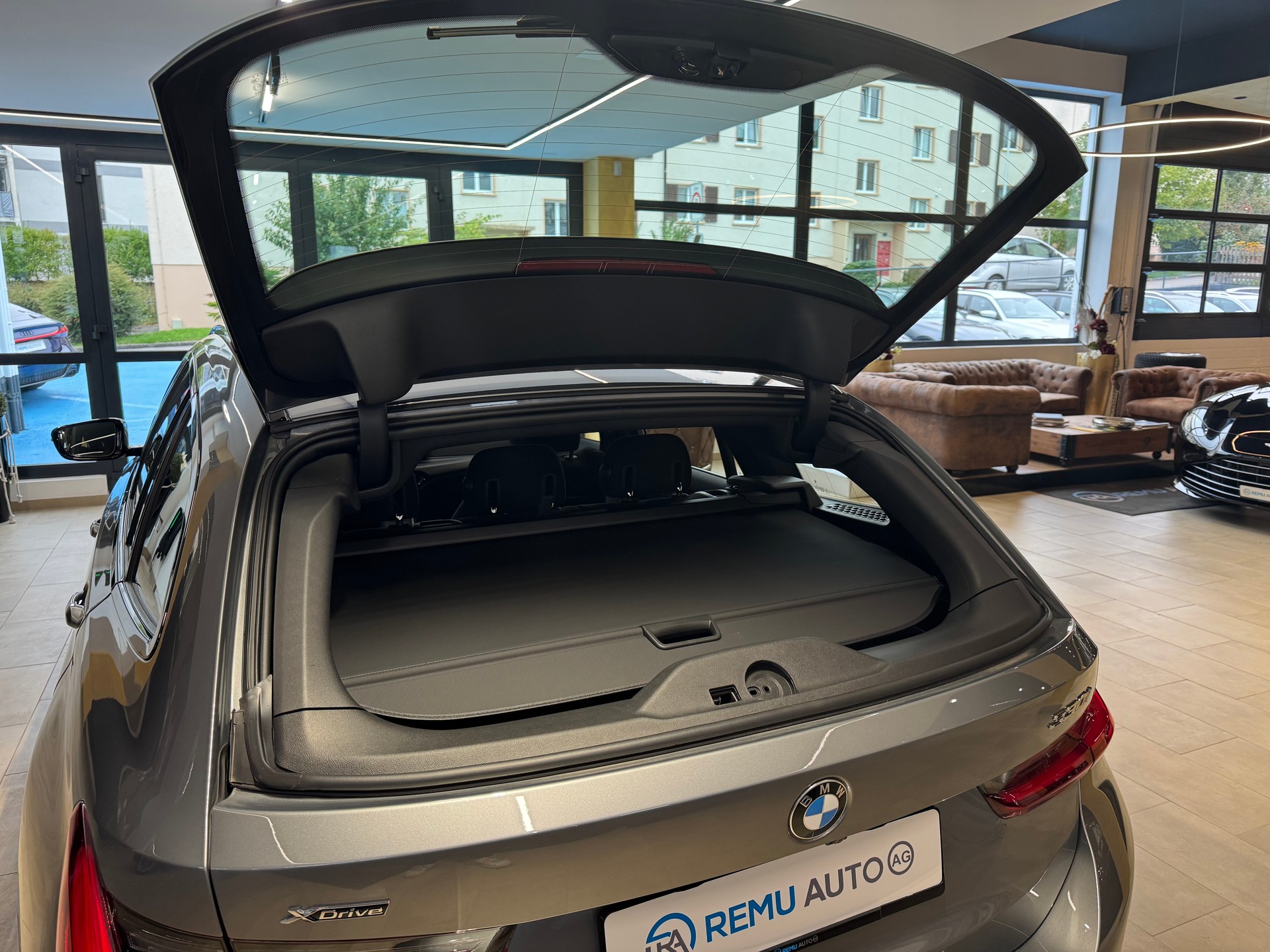 BMW 330i Touring xDrive Steptronic M Sport-image-22