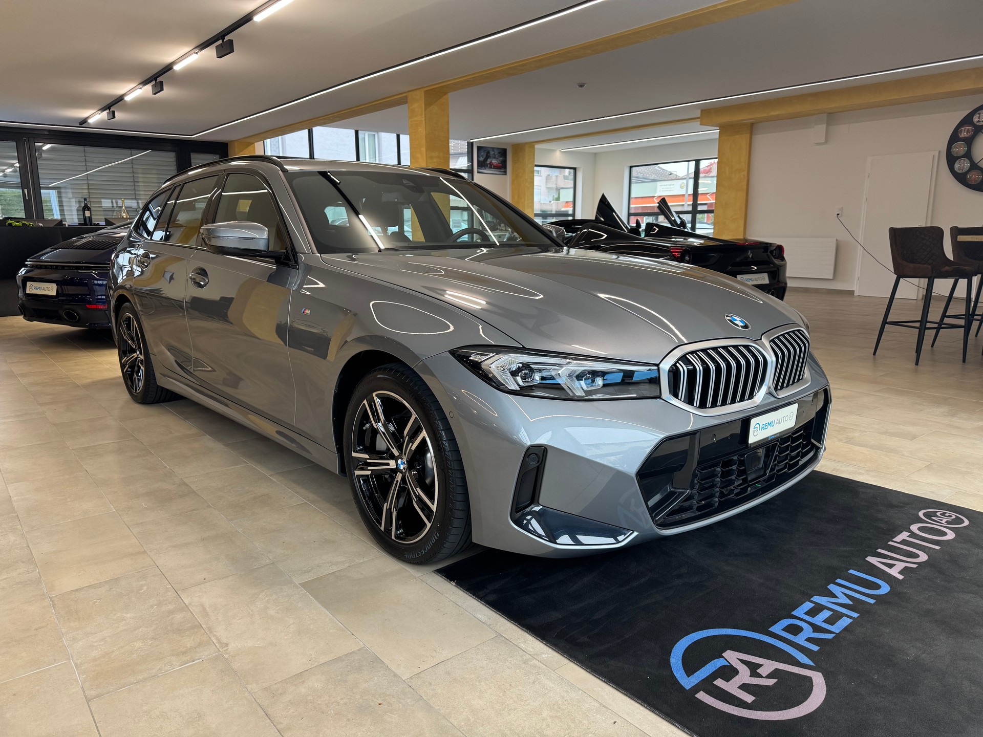 BMW 330i Touring xDrive Steptronic M Sport-image-0