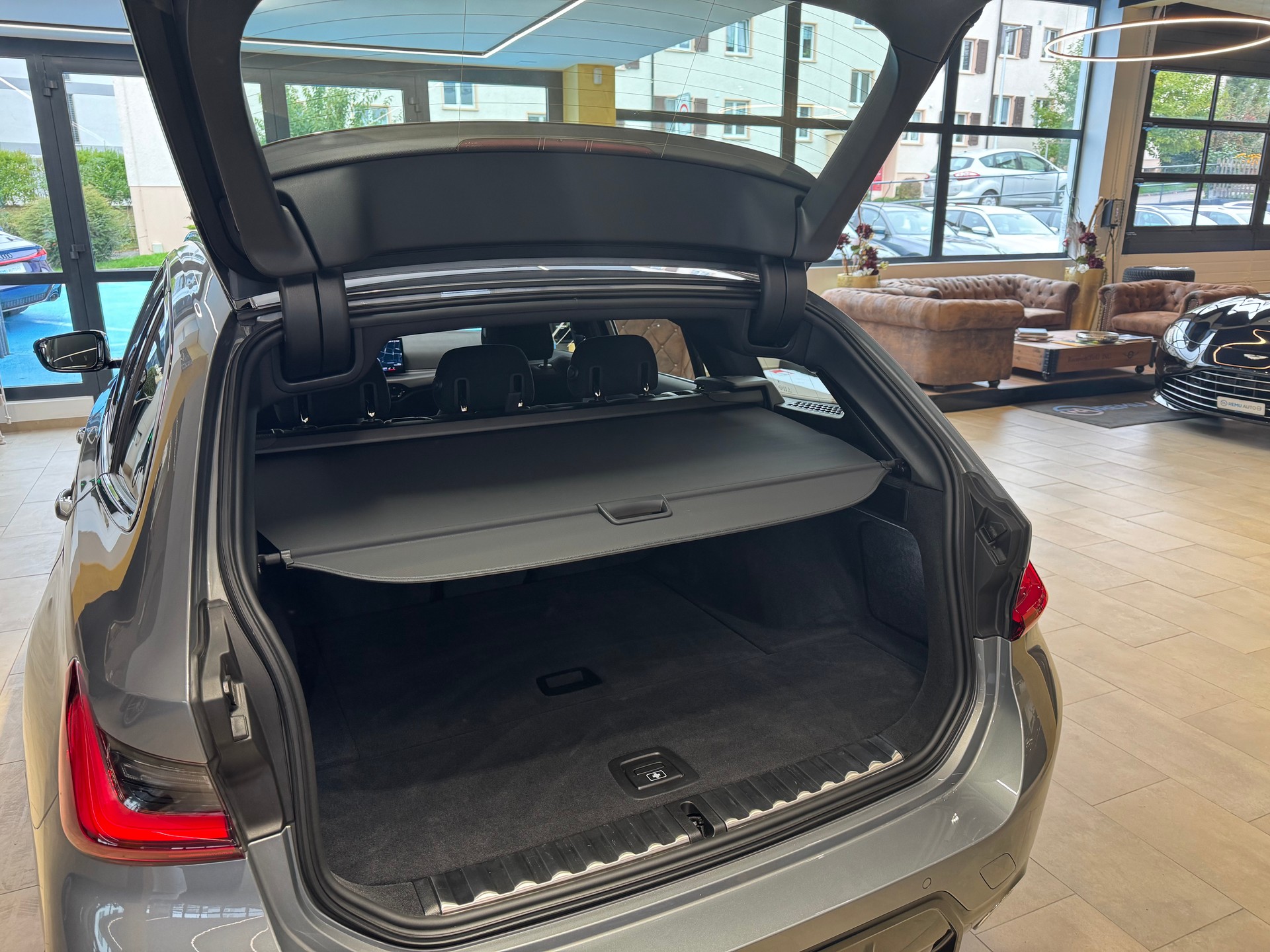 BMW 330i Touring xDrive Steptronic M Sport-image-21