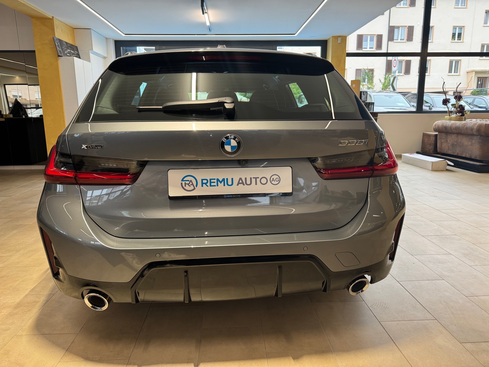 BMW 330i Touring xDrive Steptronic M Sport-image-3