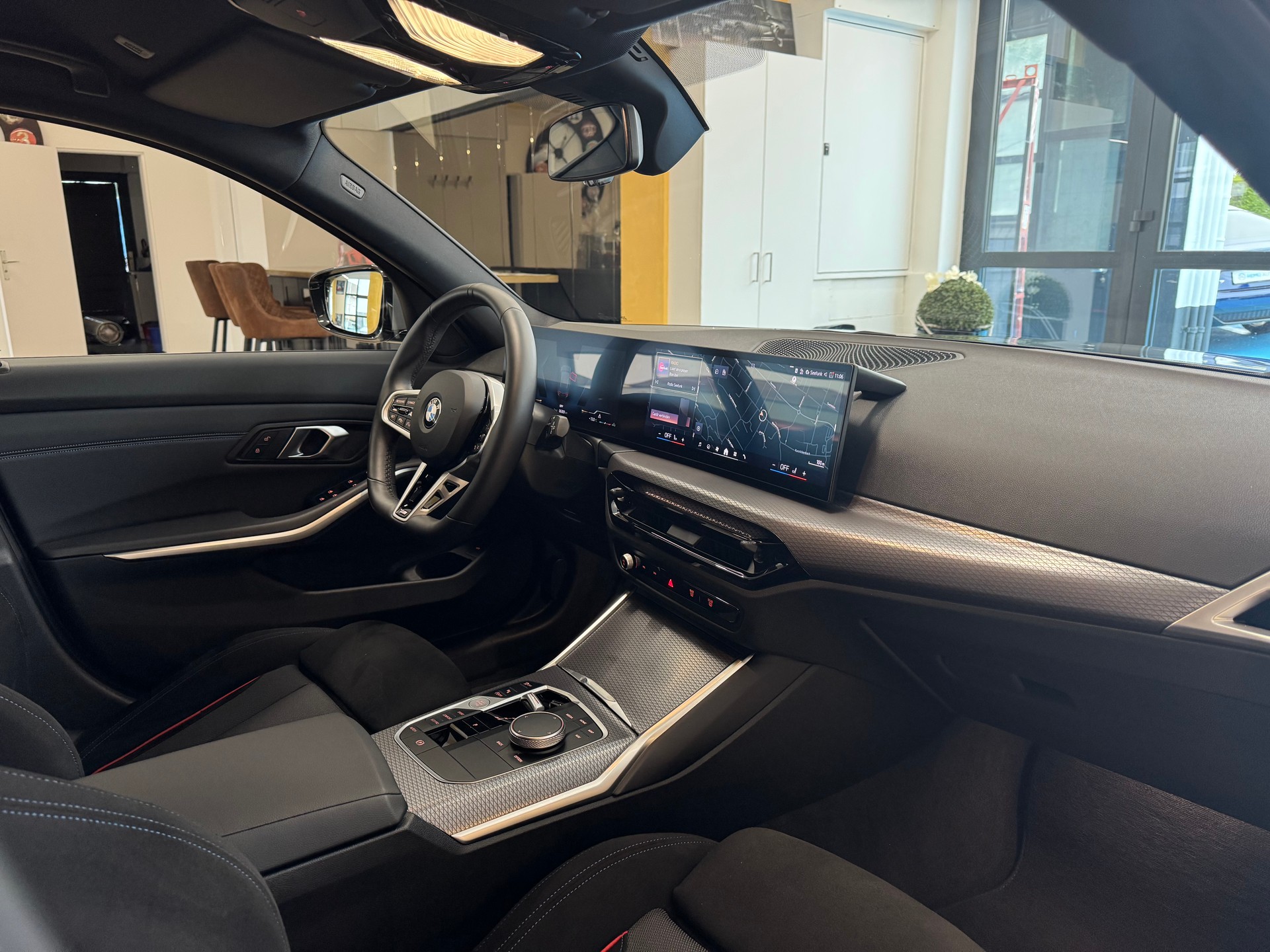 BMW 330i Touring xDrive Steptronic M Sport-image-15