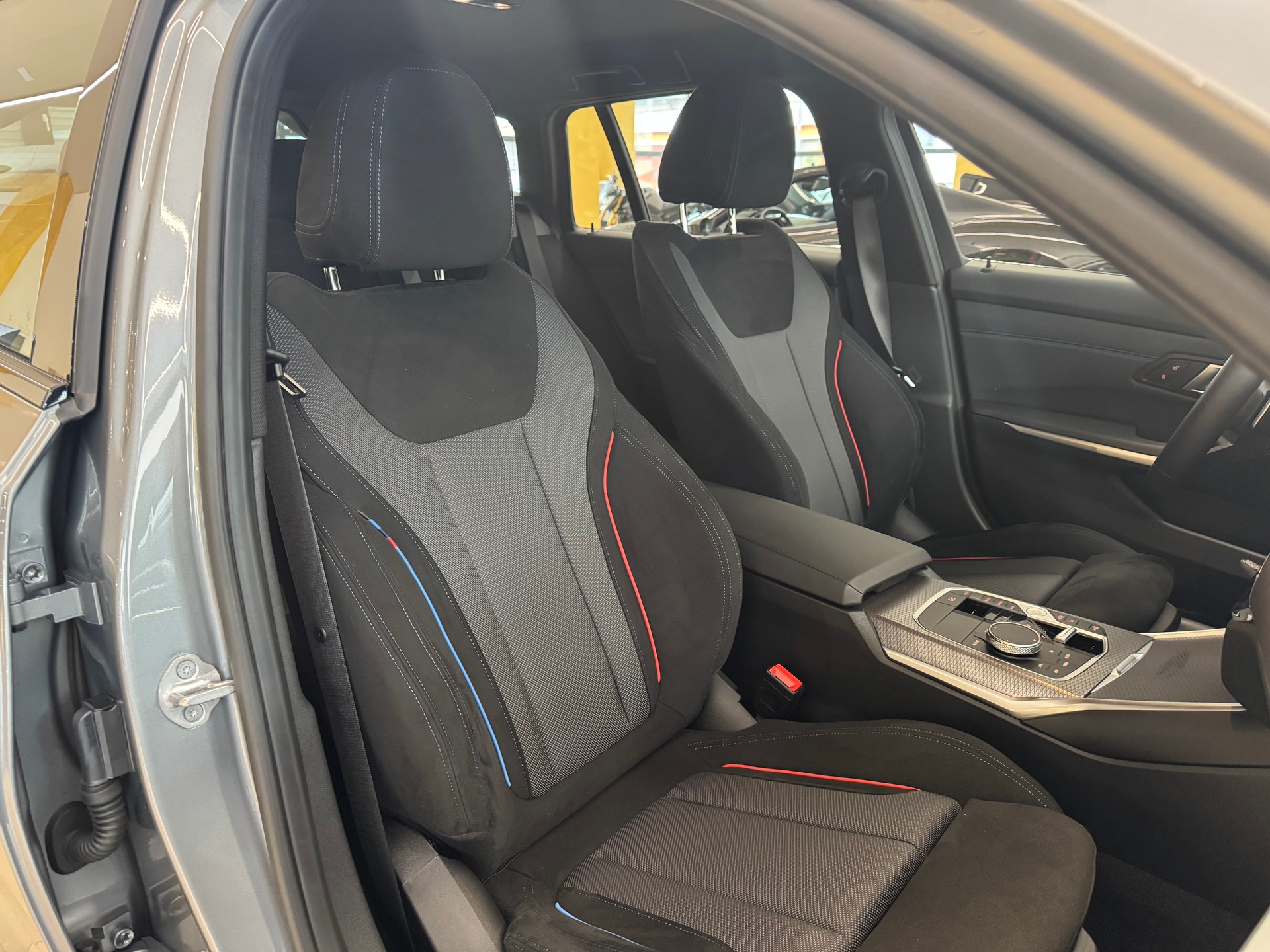 BMW 330i Touring xDrive Steptronic M Sport-image-17
