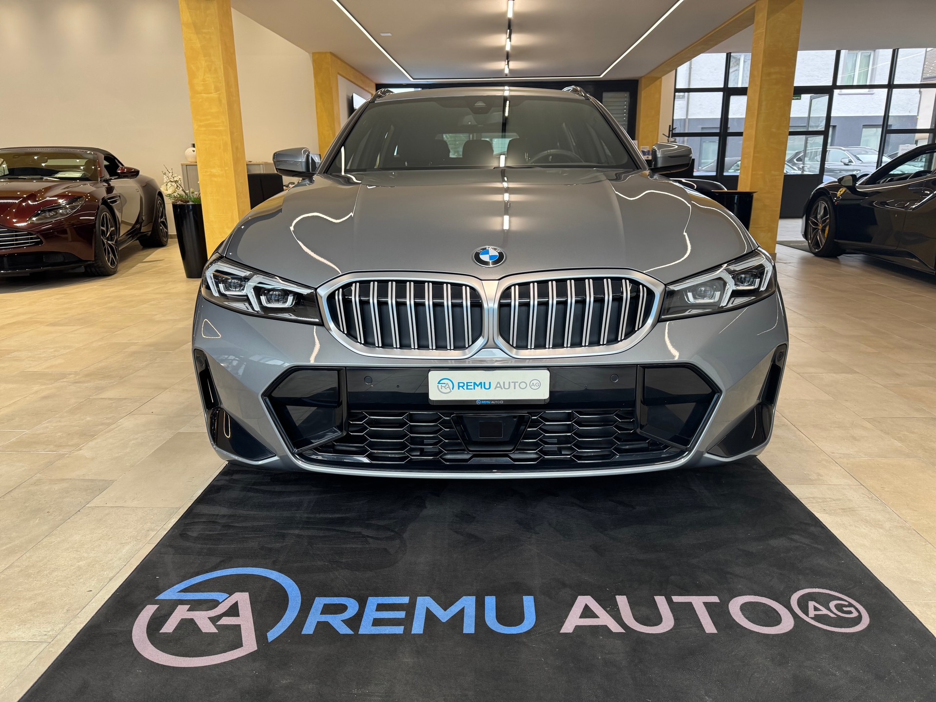 BMW 330i Touring xDrive Steptronic M Sport-image-7