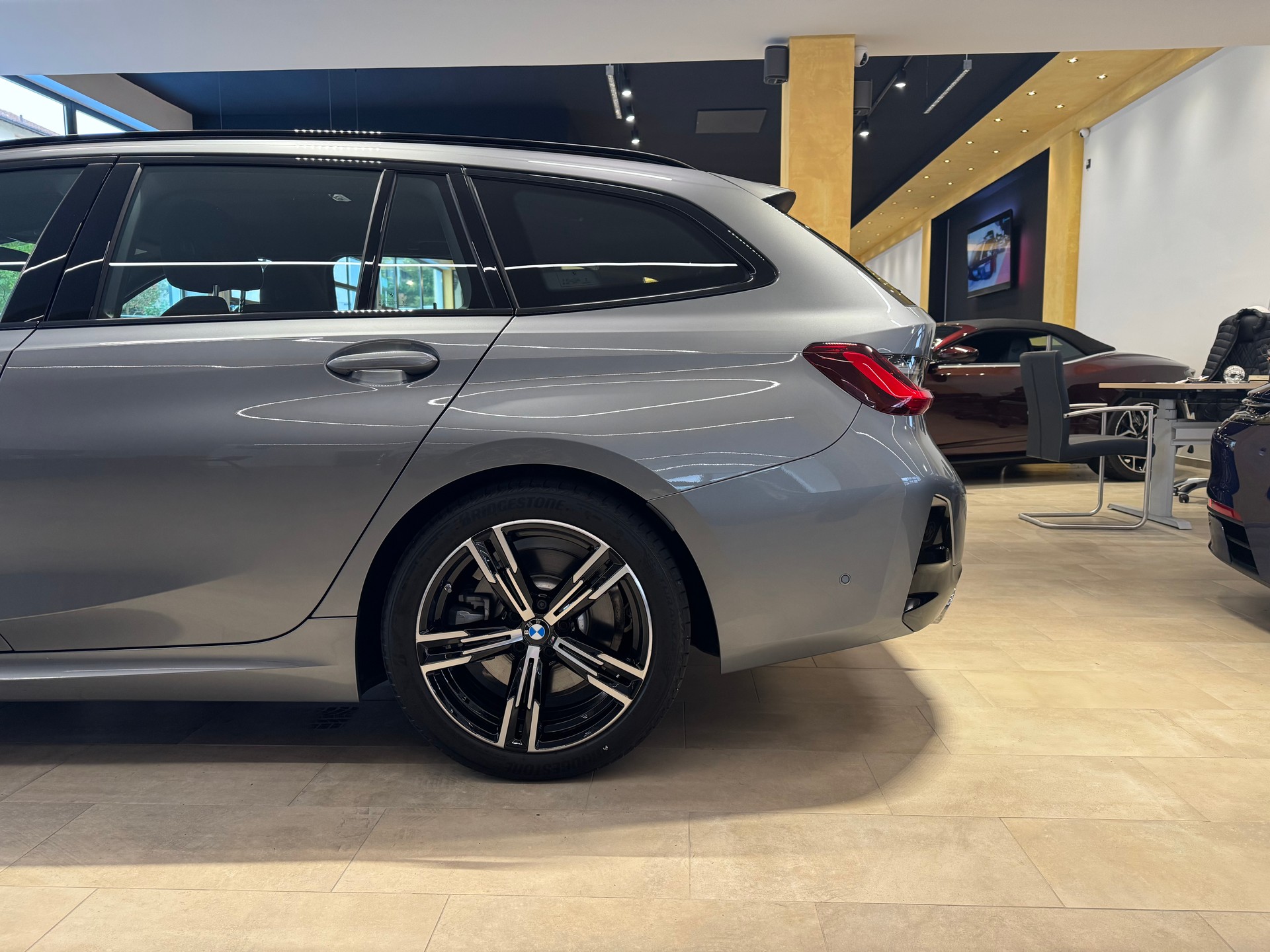 BMW 330i Touring xDrive Steptronic M Sport-image-10