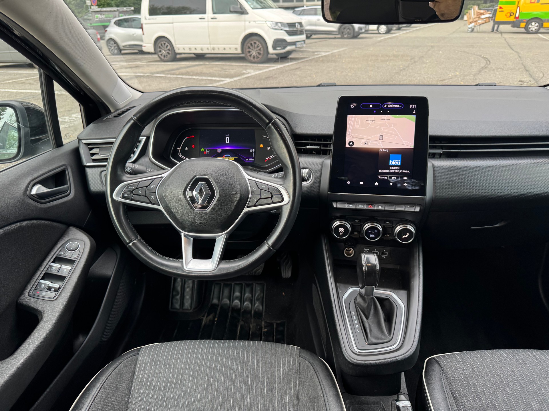 RENAULT Clio 1.0 Intens CVT-image-13