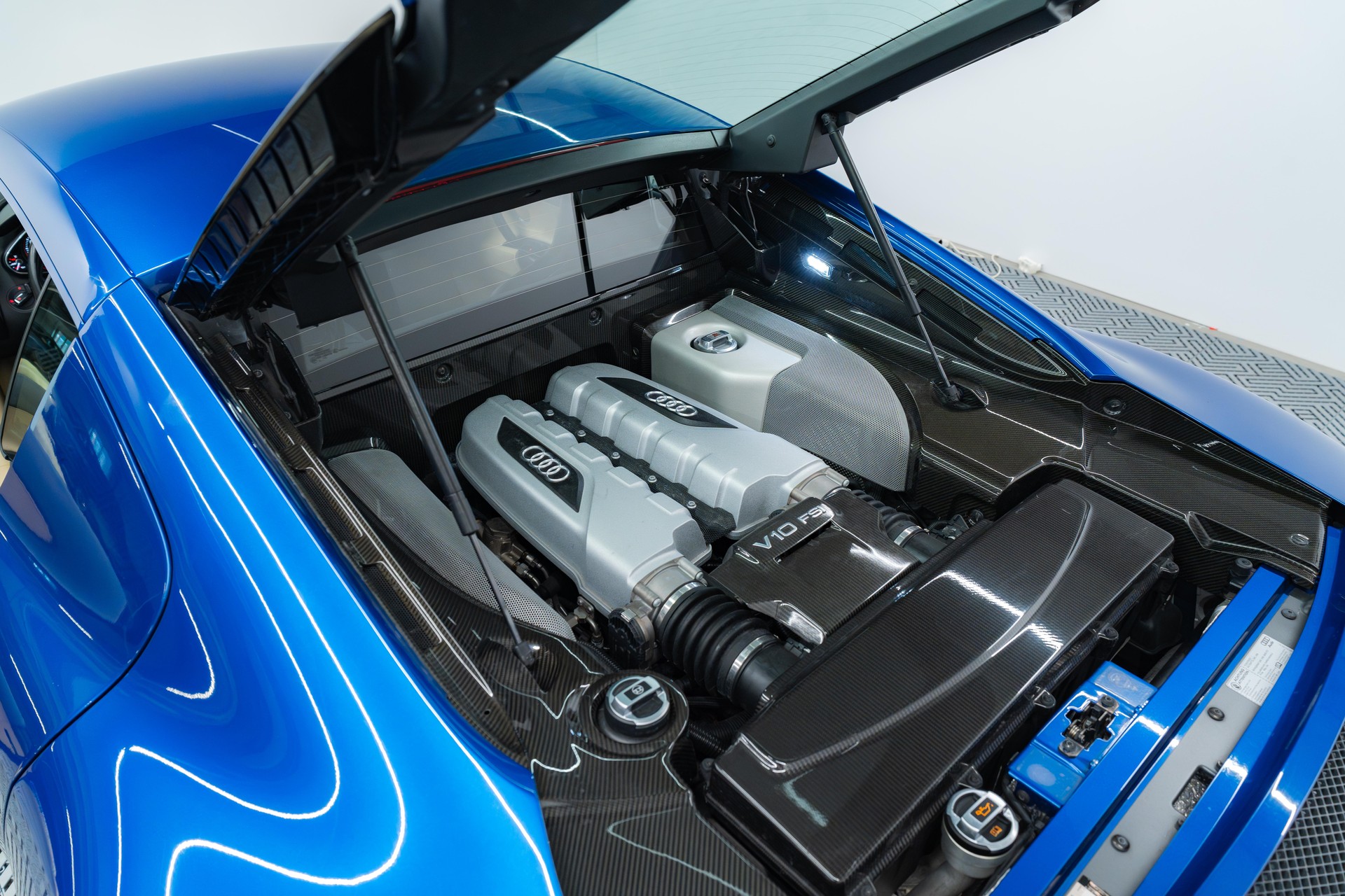 AUDI R8 Coupé 5.2 R-Tronic-image-14