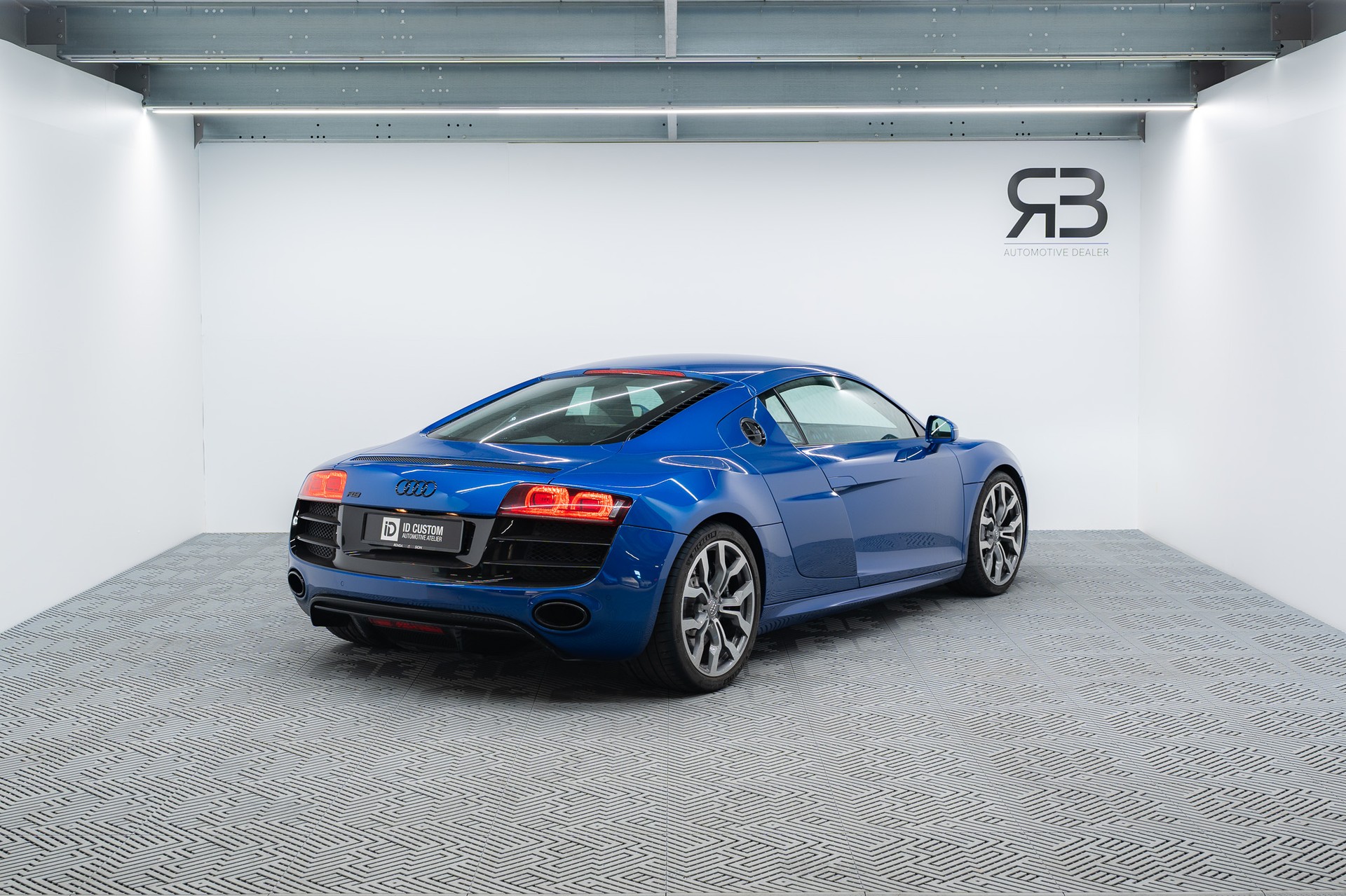 AUDI R8 Coupé 5.2 R-Tronic-image-3