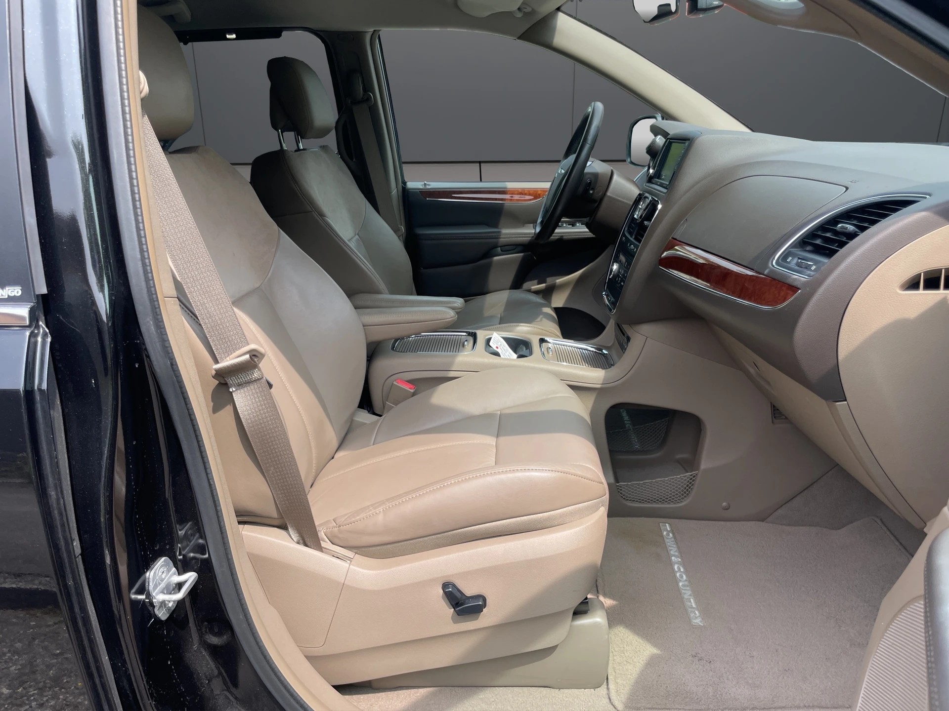 CHRYSLER TOWN COUNTRY LIMITED-image-6