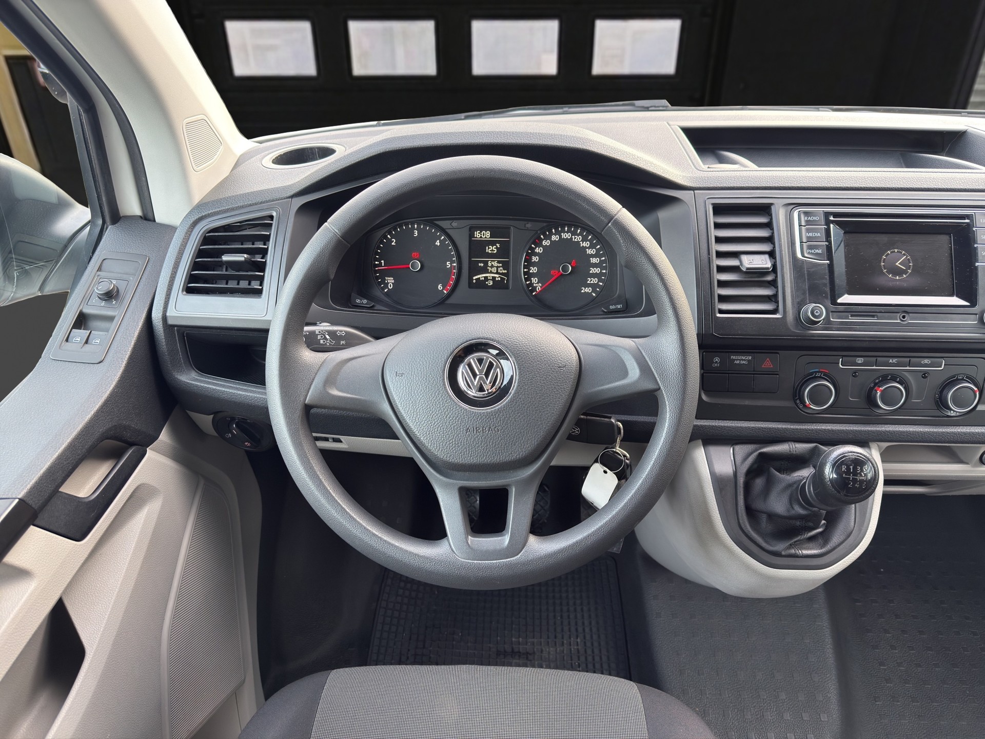 VW T6 Kombi 3000 2.0 TDI 150-image-11