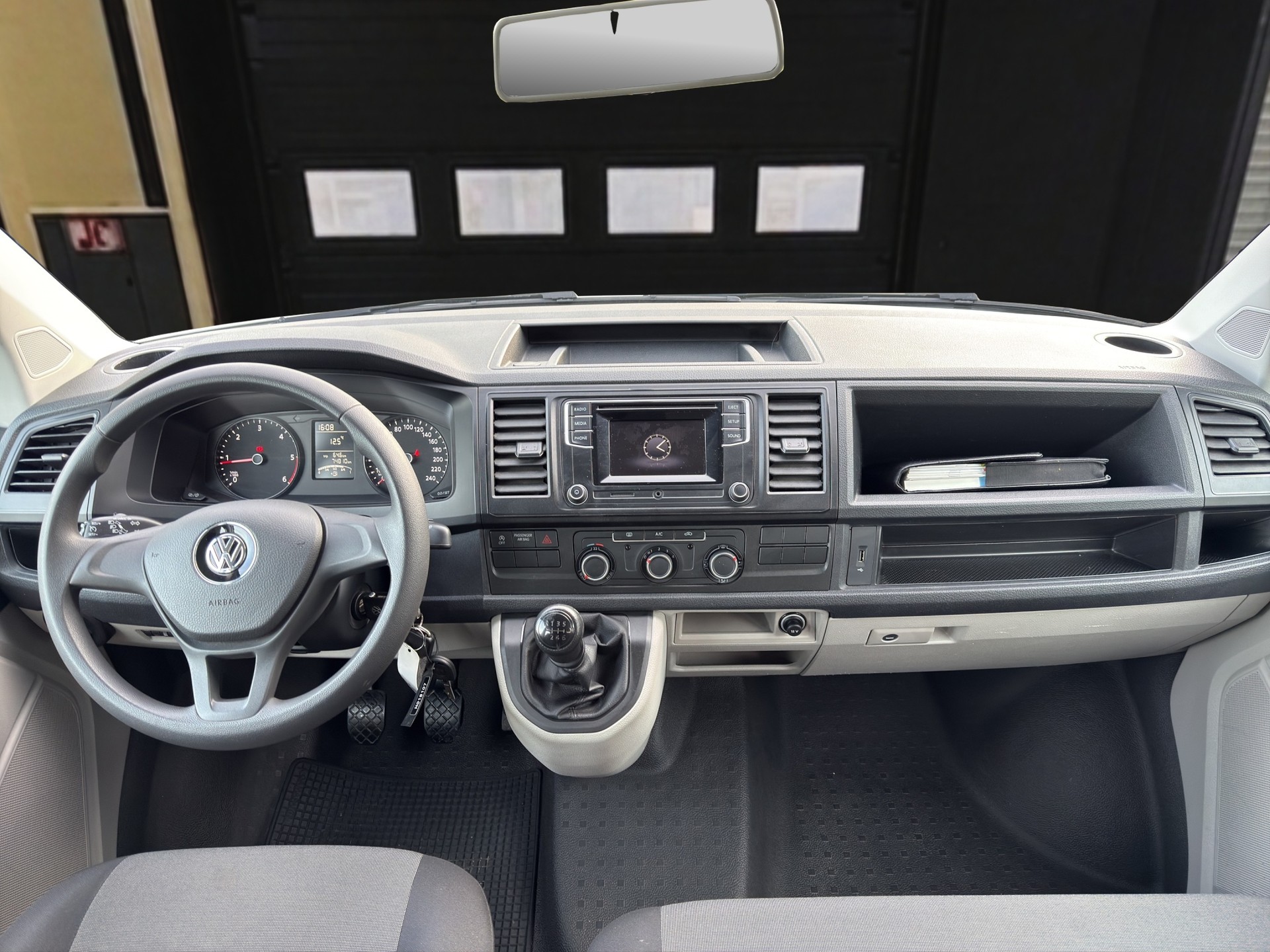 VW T6 Kombi 3000 2.0 TDI 150-image-10