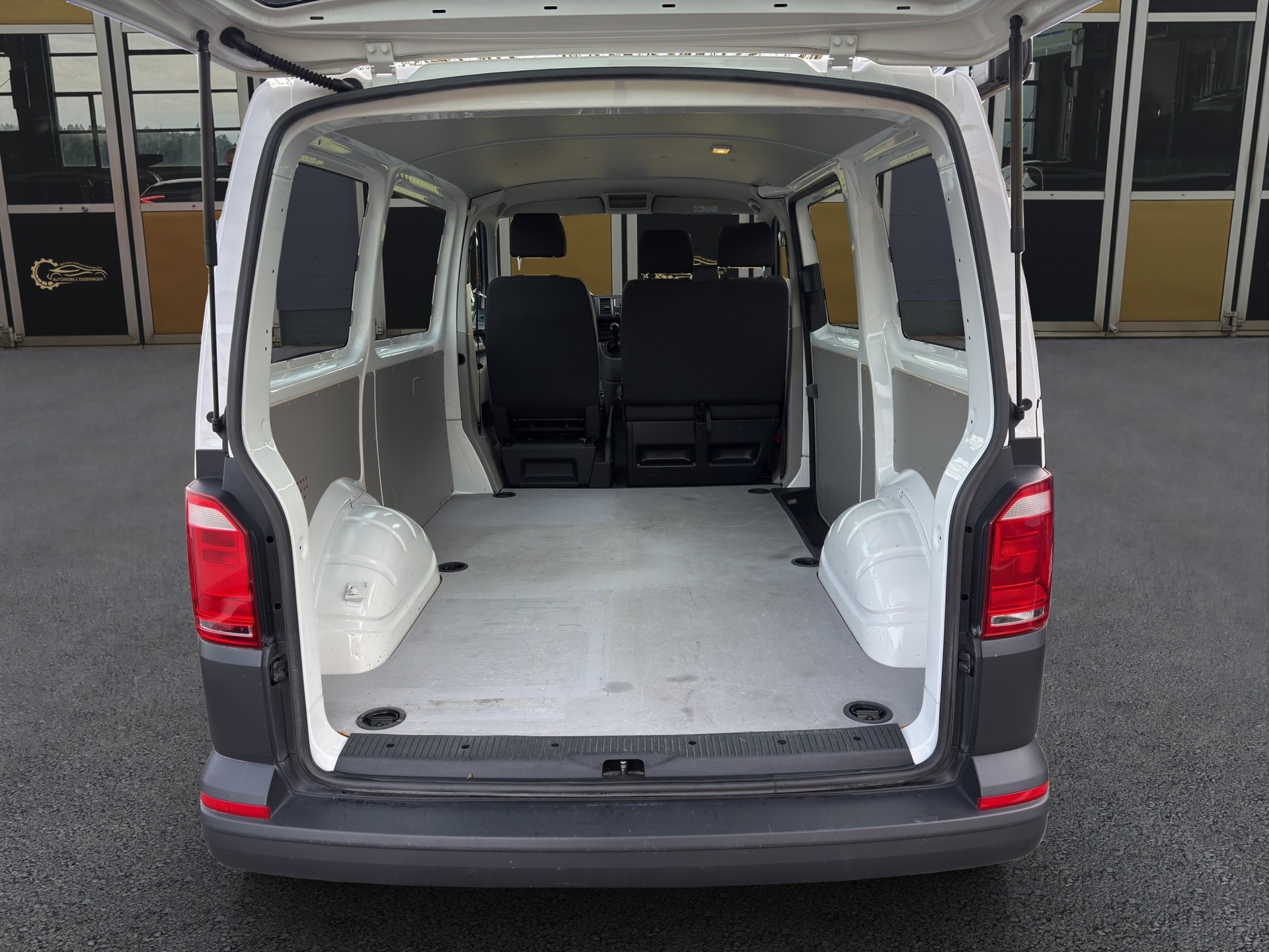 VW T6 Kombi 3000 2.0 TDI 150-image-13