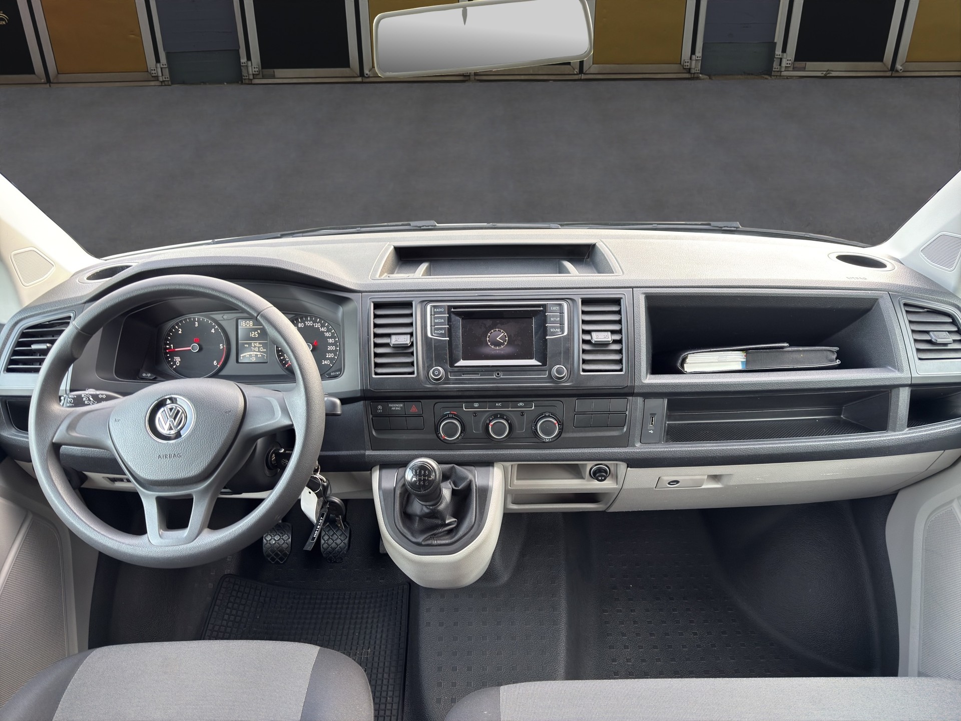 VW T6 Kombi 3000 2.0 TDI 150-image-10