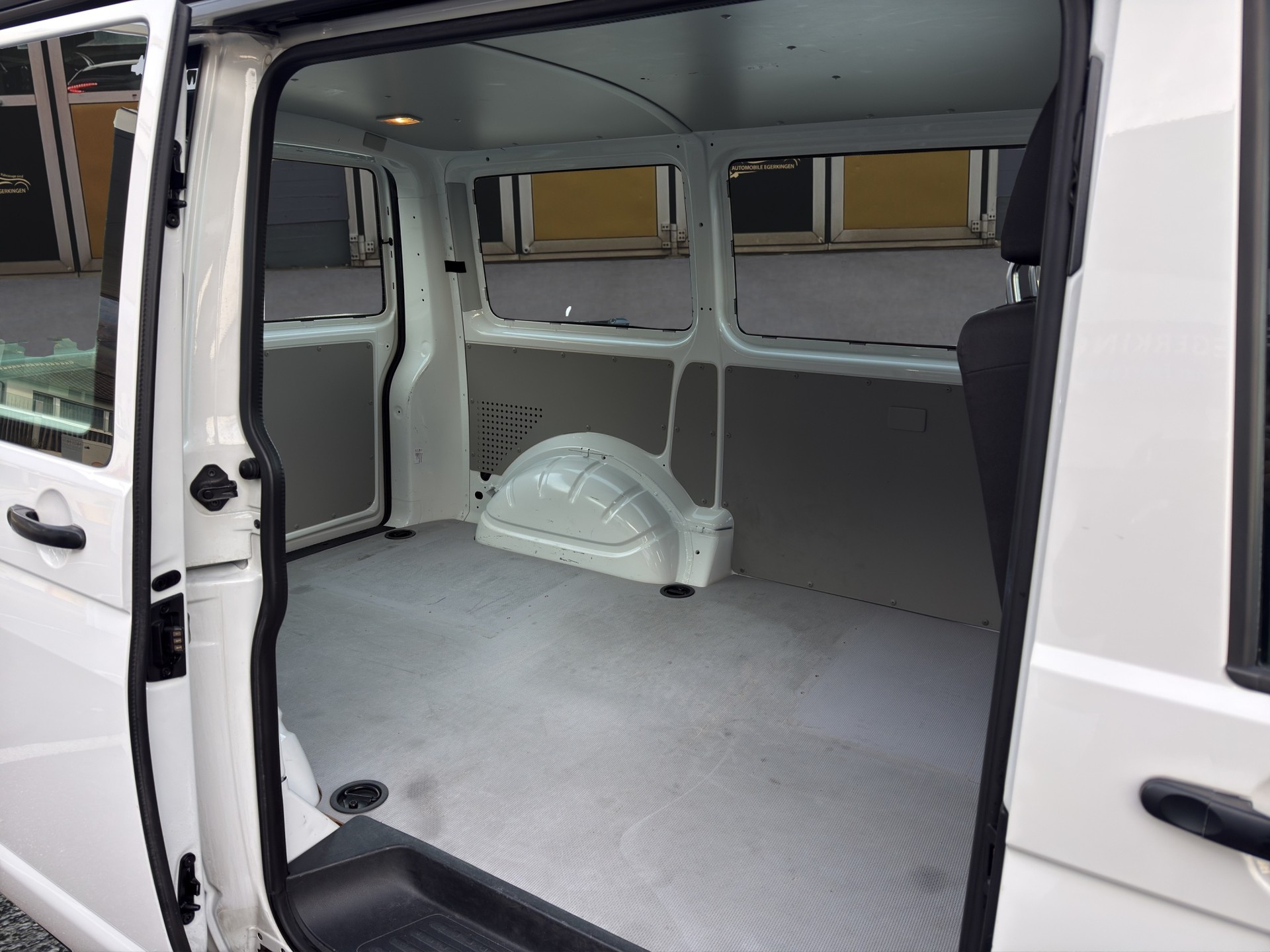 VW T6 Kombi 3000 2.0 TDI 150-image-12