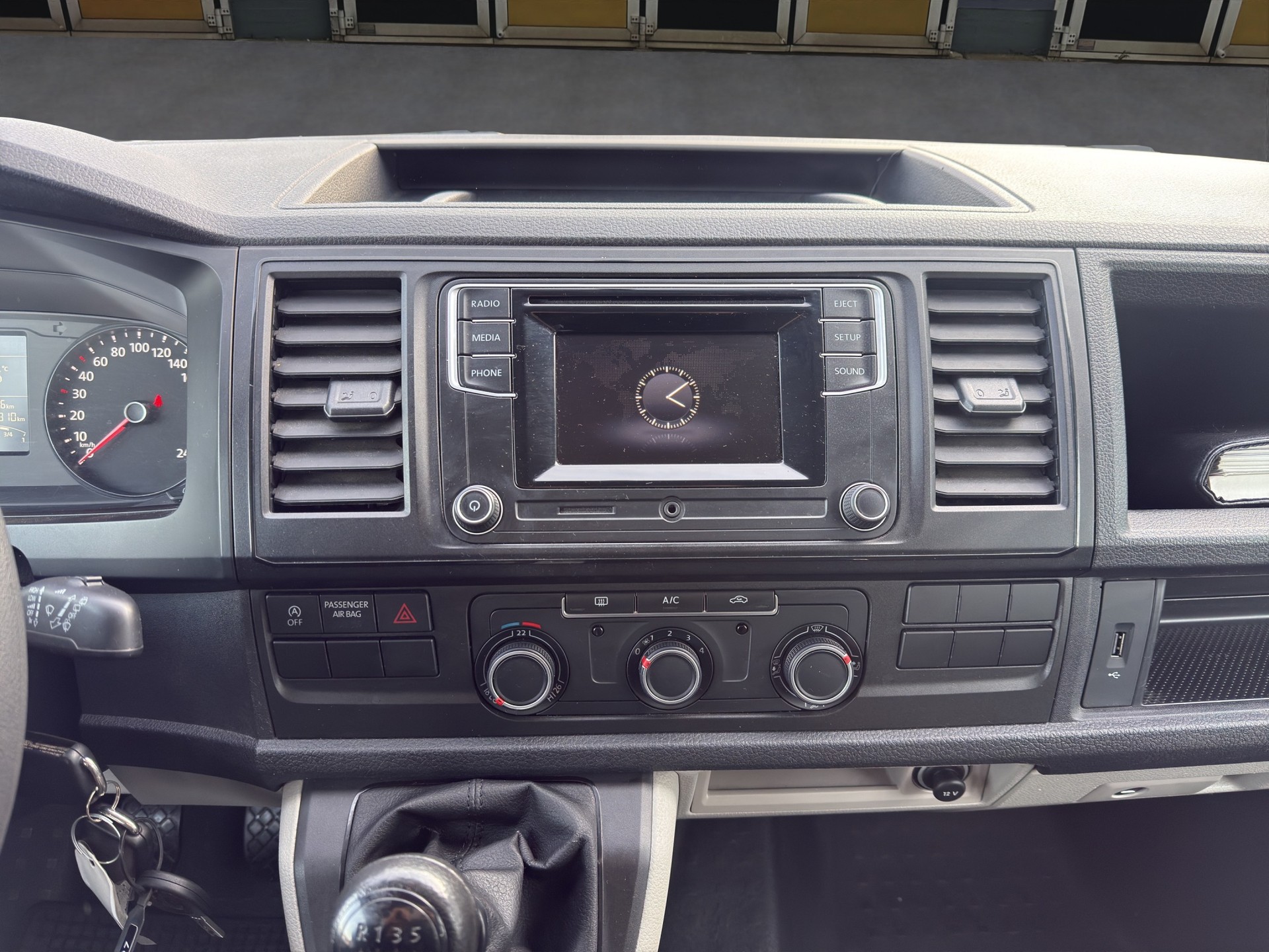 VW T6 Kombi 3000 2.0 TDI 150-image-14