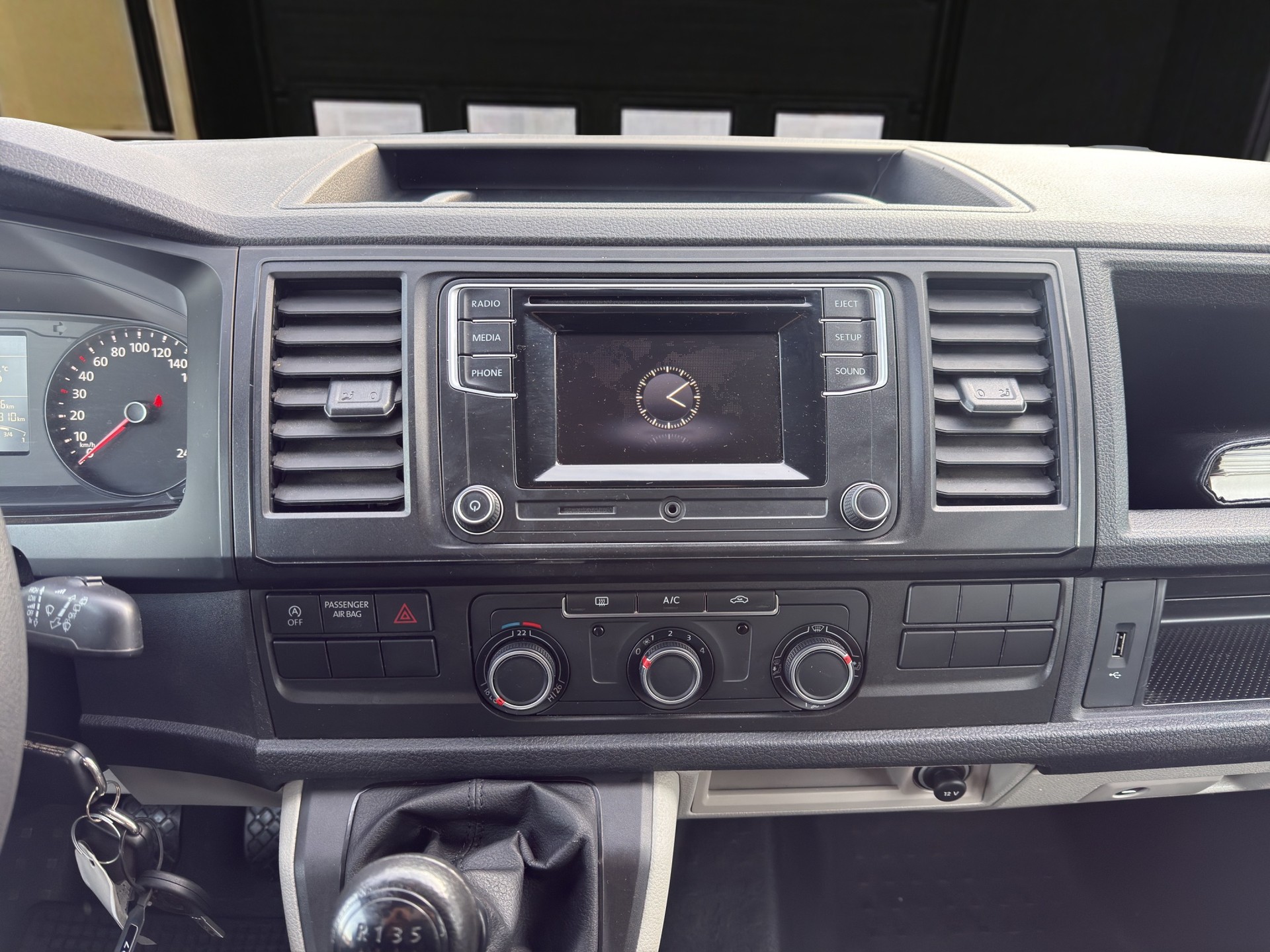 VW T6 Kombi 3000 2.0 TDI 150-image-14