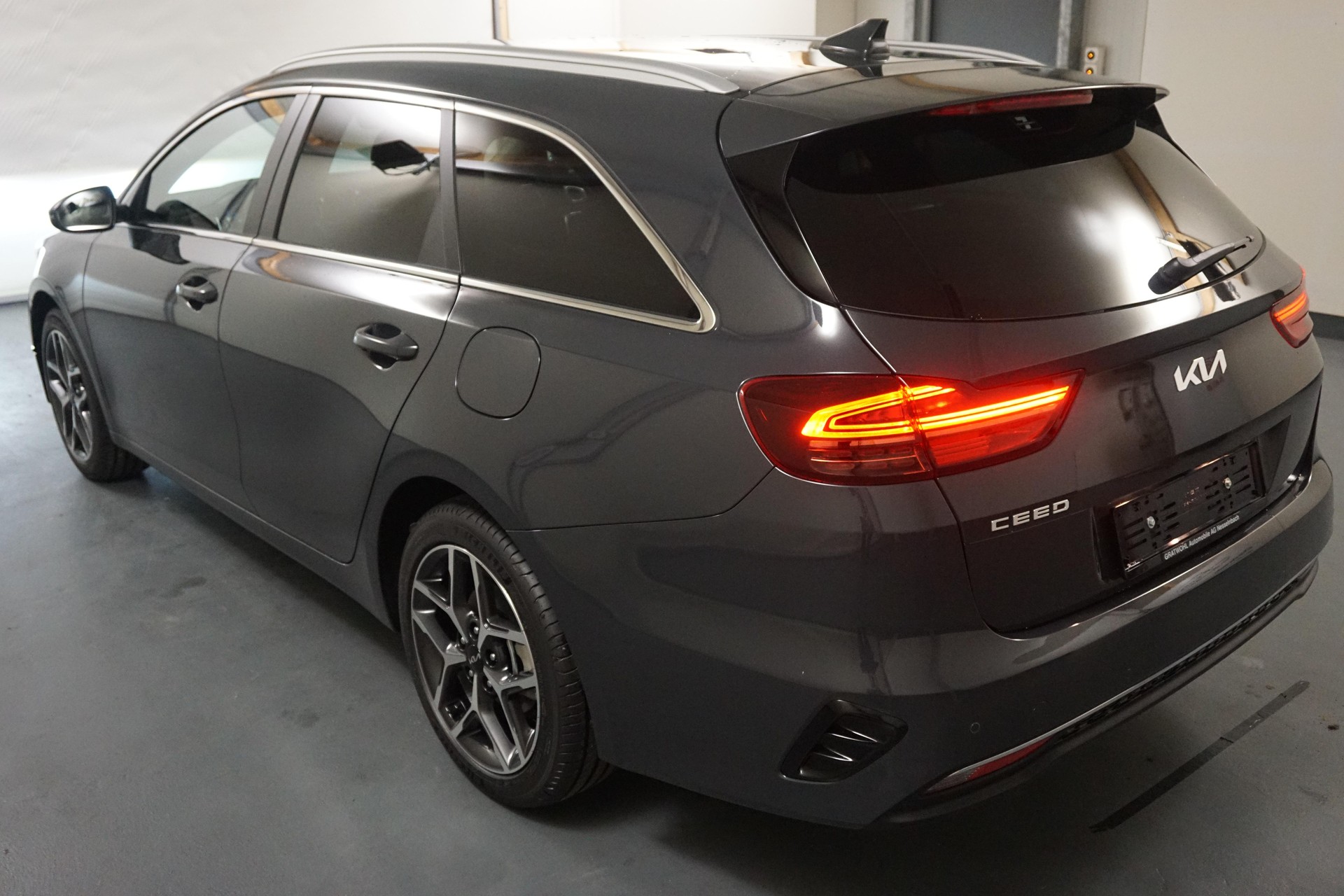 KIA Ceed SW 1.5 T-GDi Power DCT-showroom-element-3