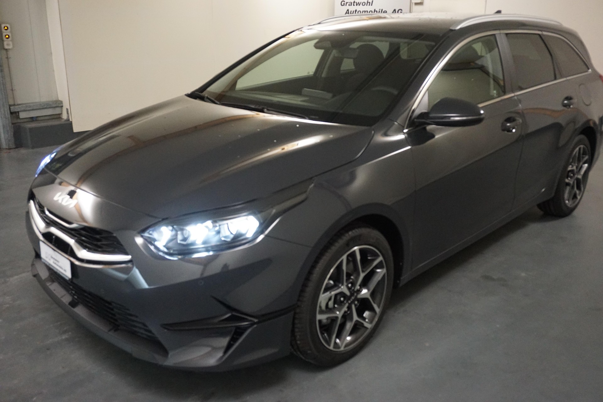 KIA Ceed SW 1.5 T-GDi Power DCT-showroom-element-1