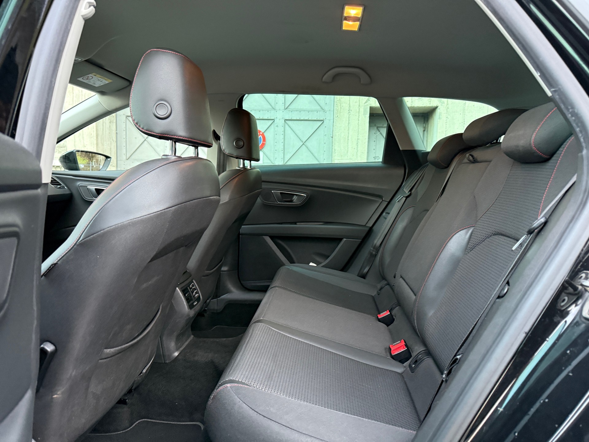 SEAT Leon ST 2.0 TDI FR DSG-image-9