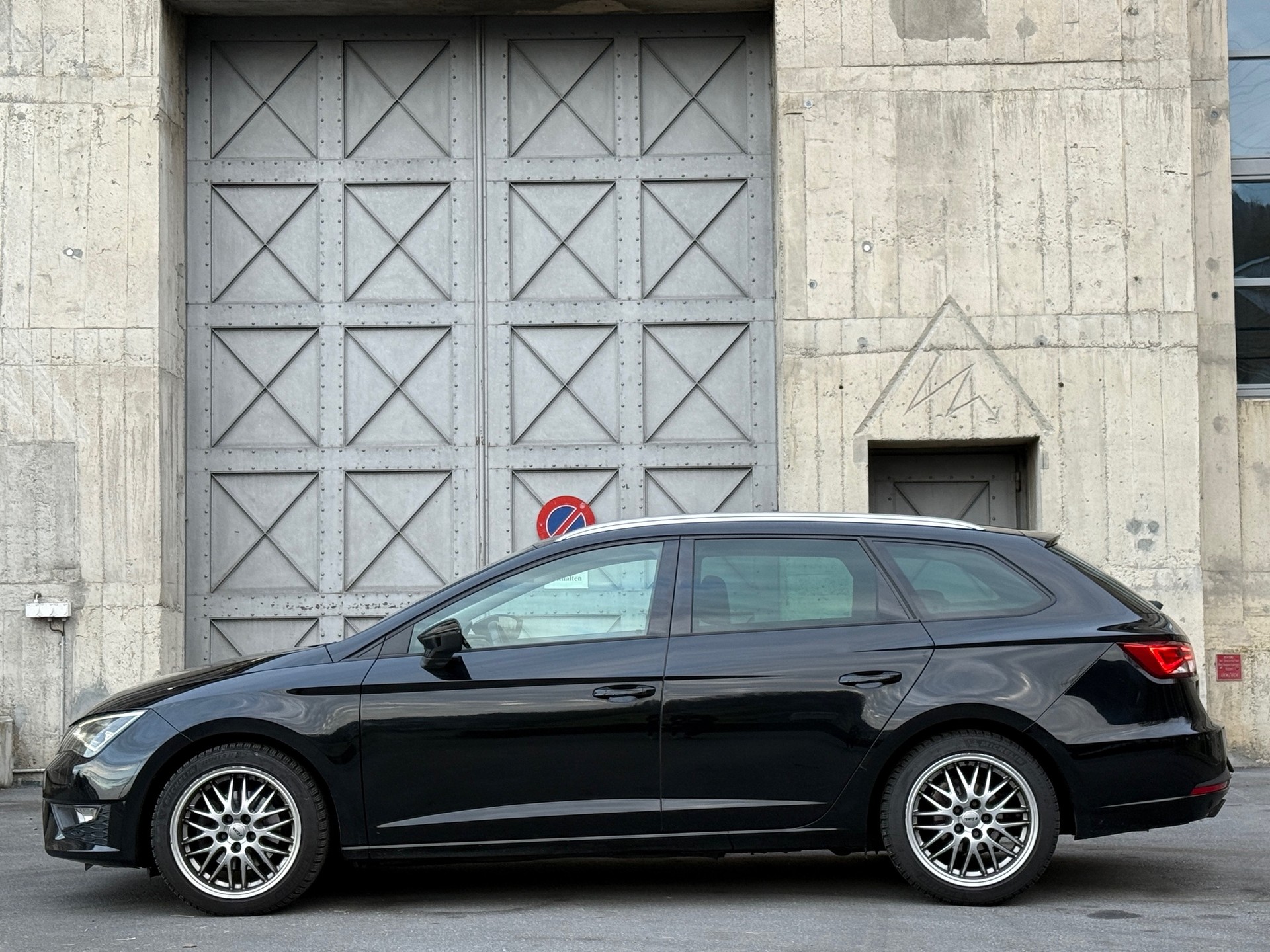 SEAT Leon ST 2.0 TDI FR DSG-image-1