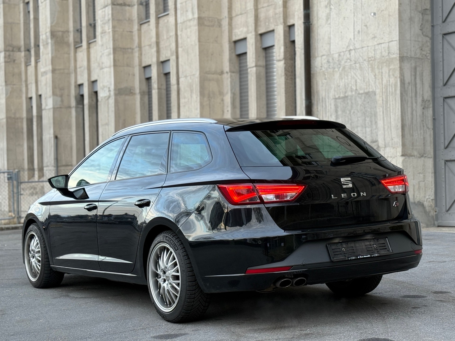 SEAT Leon ST 2.0 TDI FR DSG-image-2