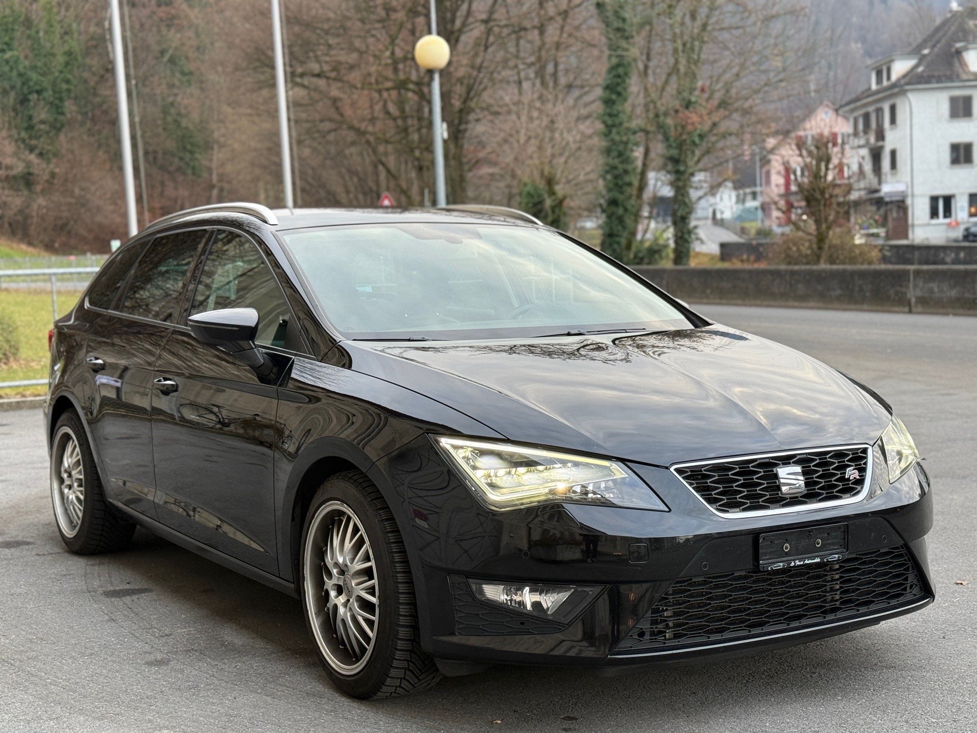 SEAT Leon ST 2.0 TDI FR DSG-image-11